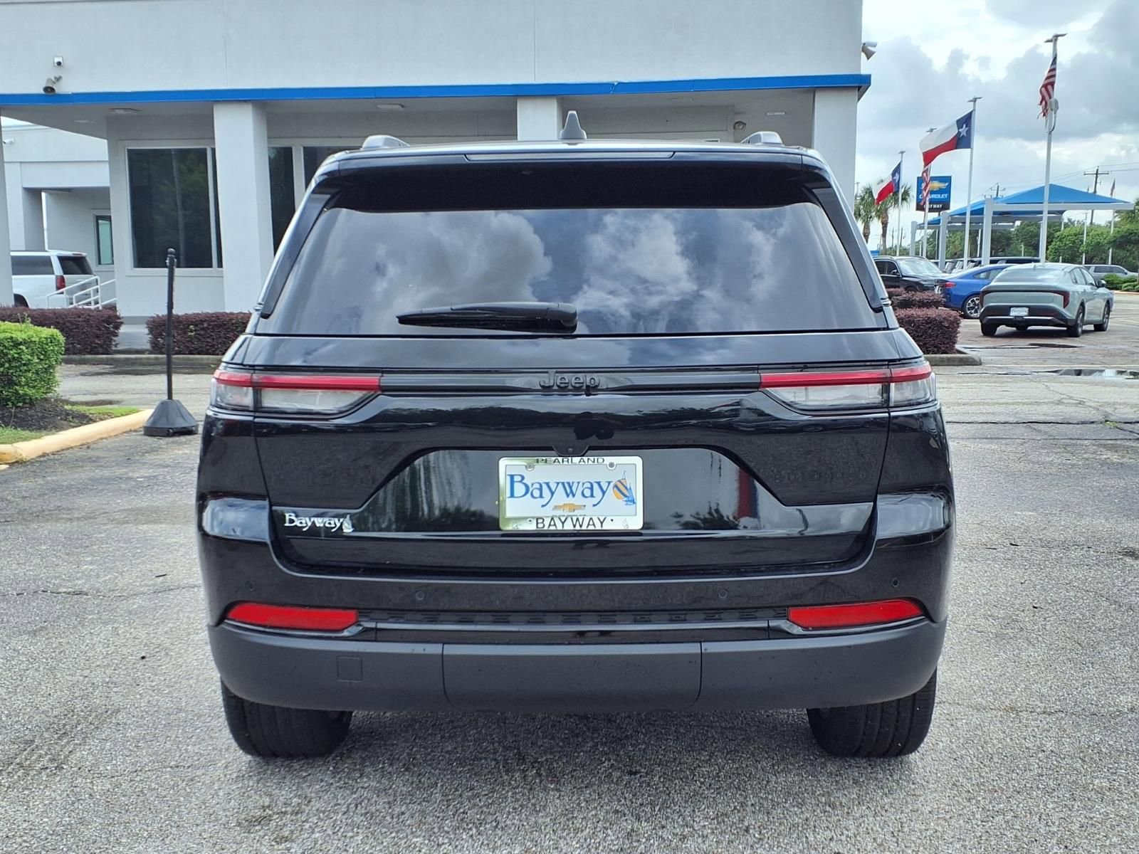 Used 2025 Jeep Grand Cherokee Altitude RWD image 22