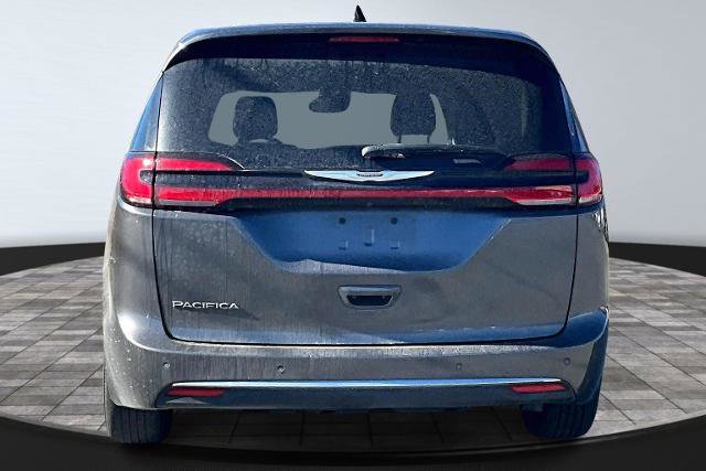 Used 2023 Chrysler Pacifica Touring-L image 4