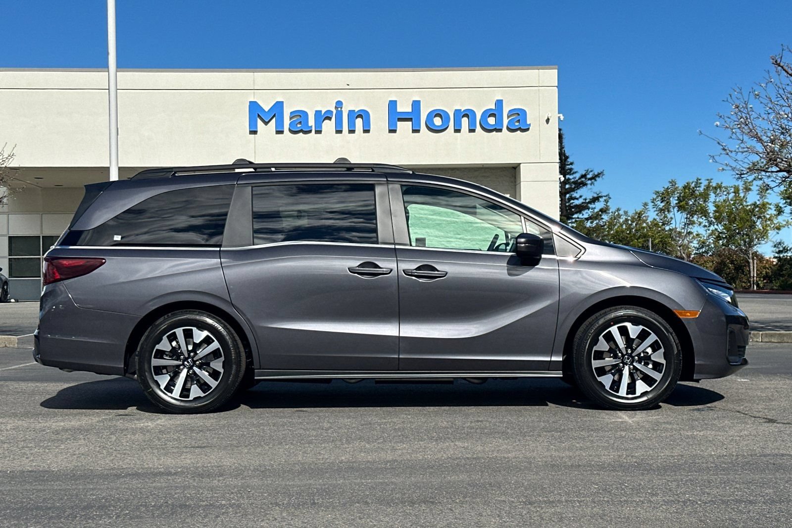 New 2026 Honda Odyssey EX-L image 2