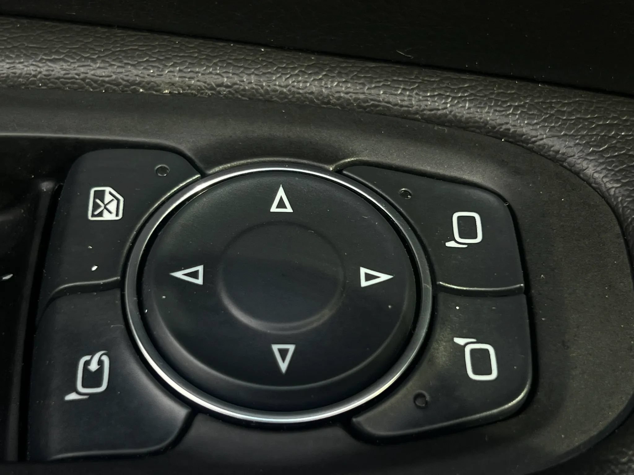 Used 2017 Cadillac XT5 Luxury w/ Driver Awareness Package FWD image 36