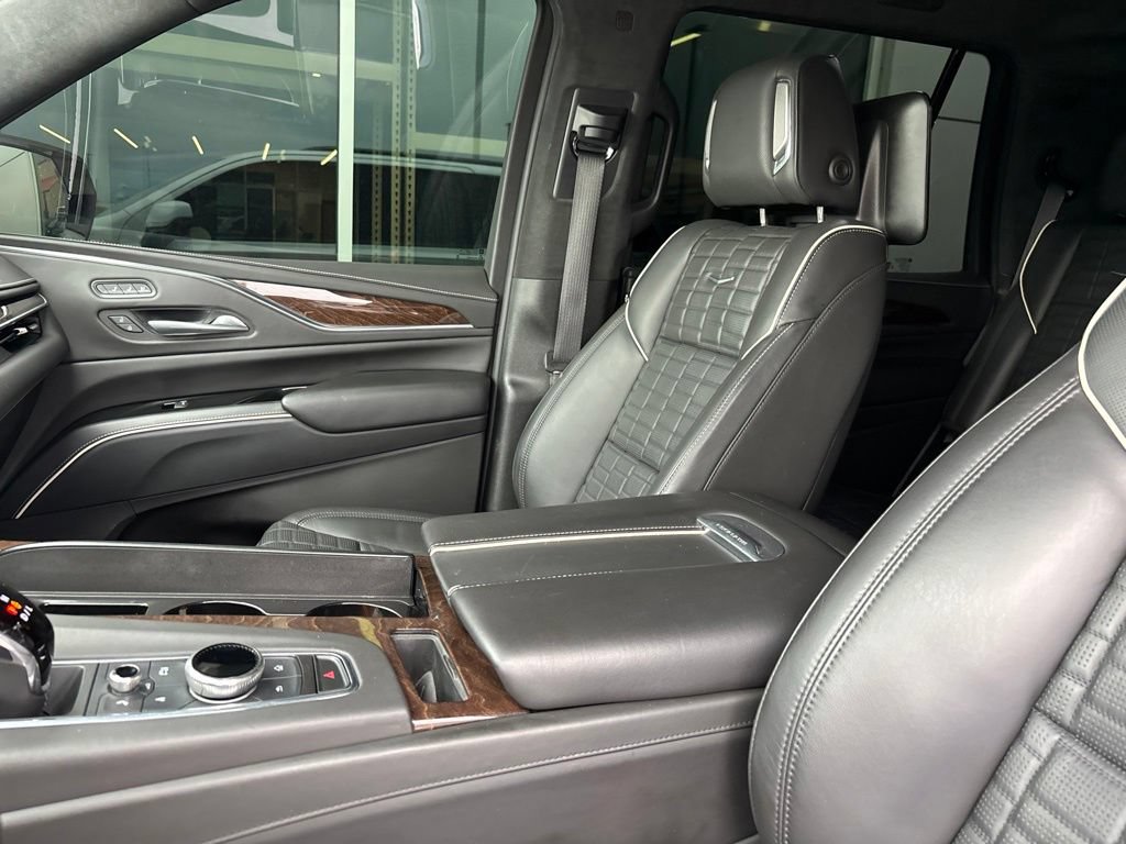 Used 2022 Cadillac Escalade Sport Platinum w/ LPO, ONYX Package AWD/4WD image 13