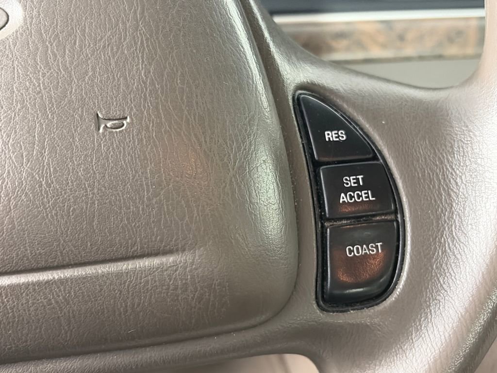 Used 1999 Ford Crown Victoria RWD image 18