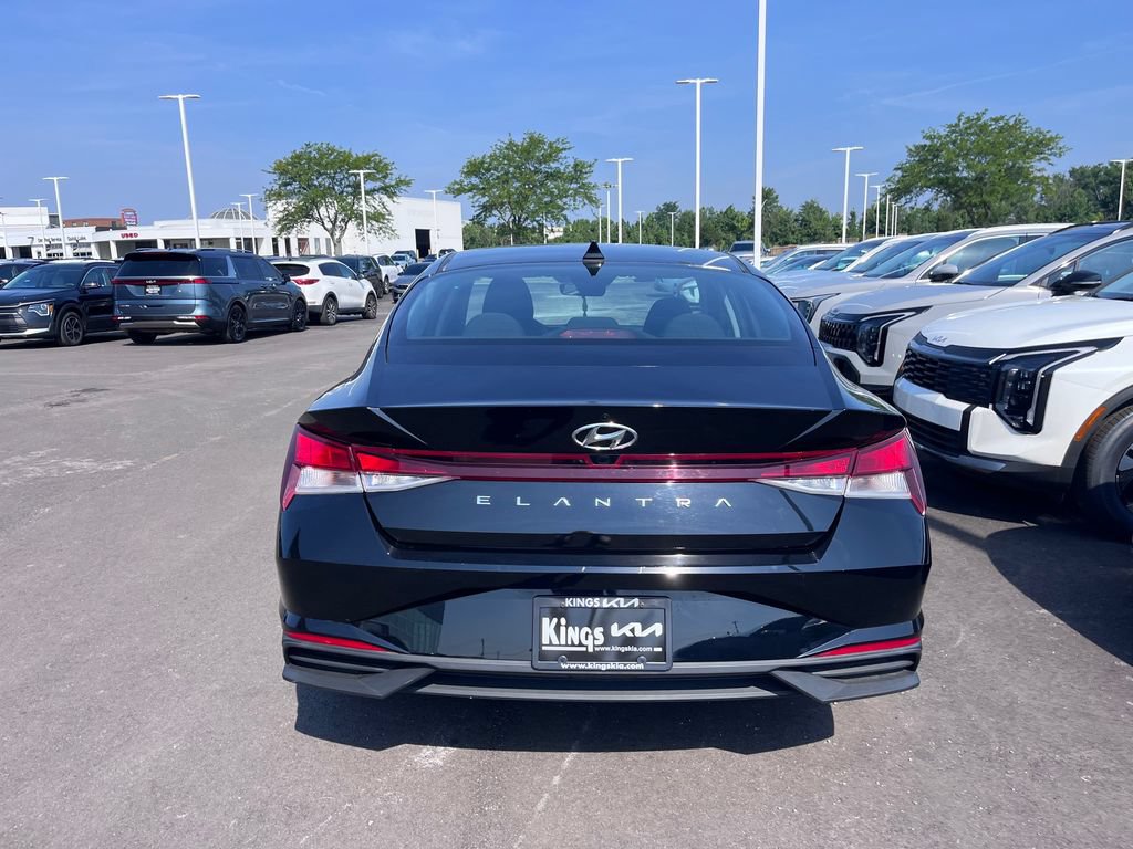 Used 2021 Hyundai Elantra SEL FWD image 4