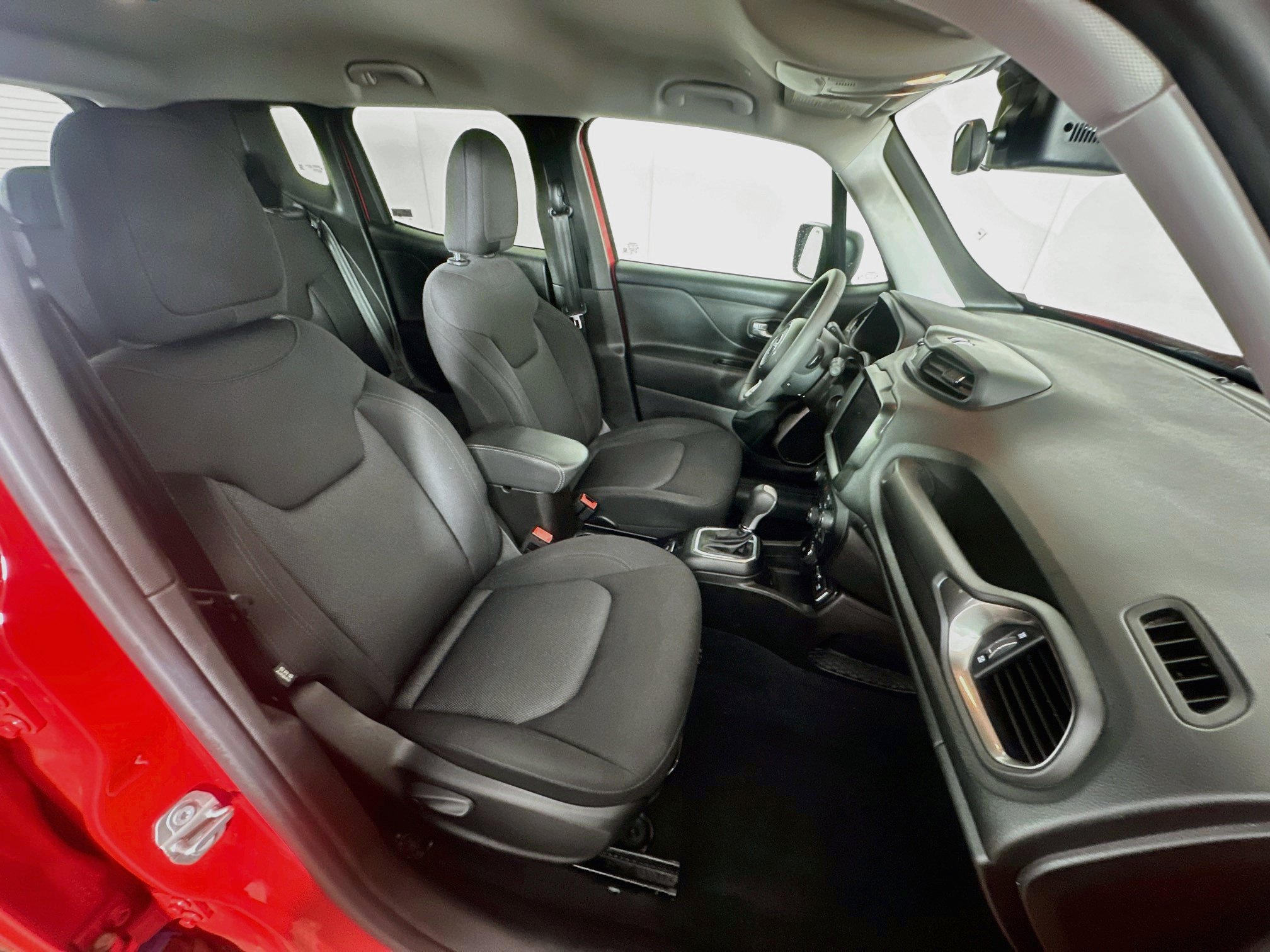Used 2023 Jeep Renegade Latitude AWD/4WD image 30