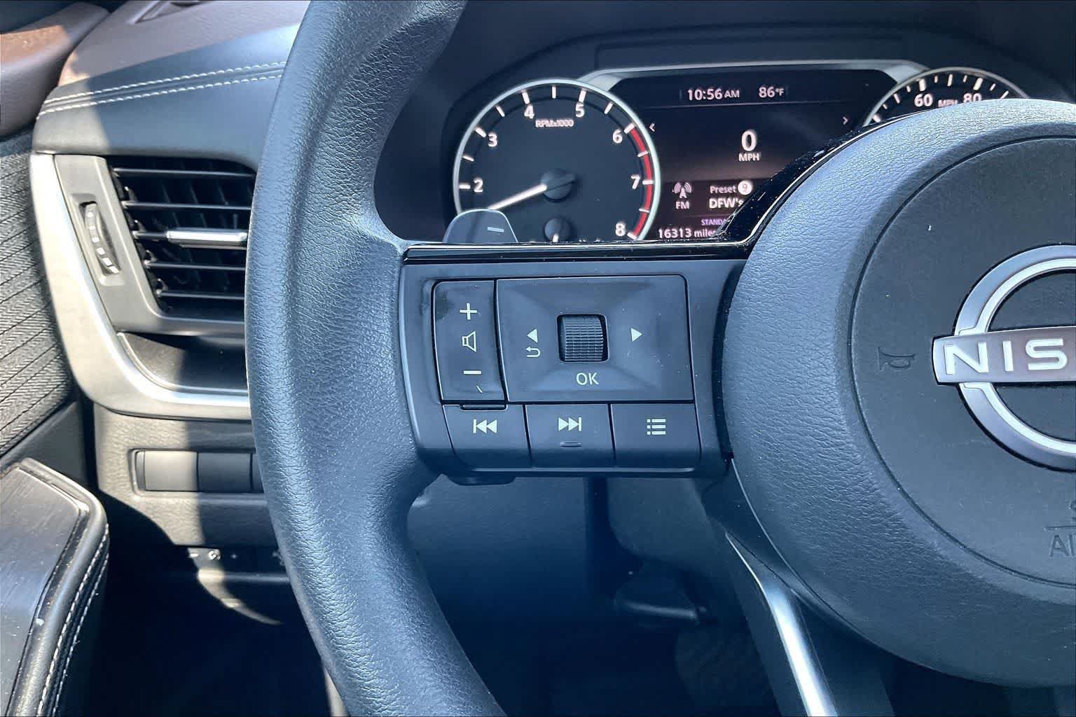 Used 2023 Nissan Rogue SV FWD image 23