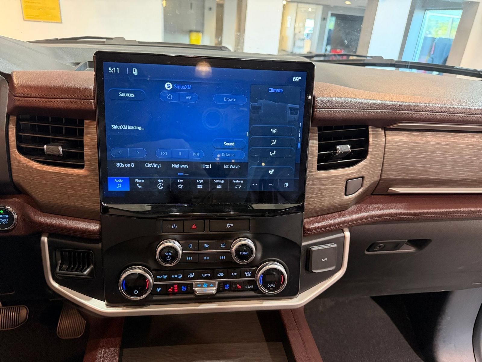 Used 2024 Ford Expedition Limited AWD/4WD image 14