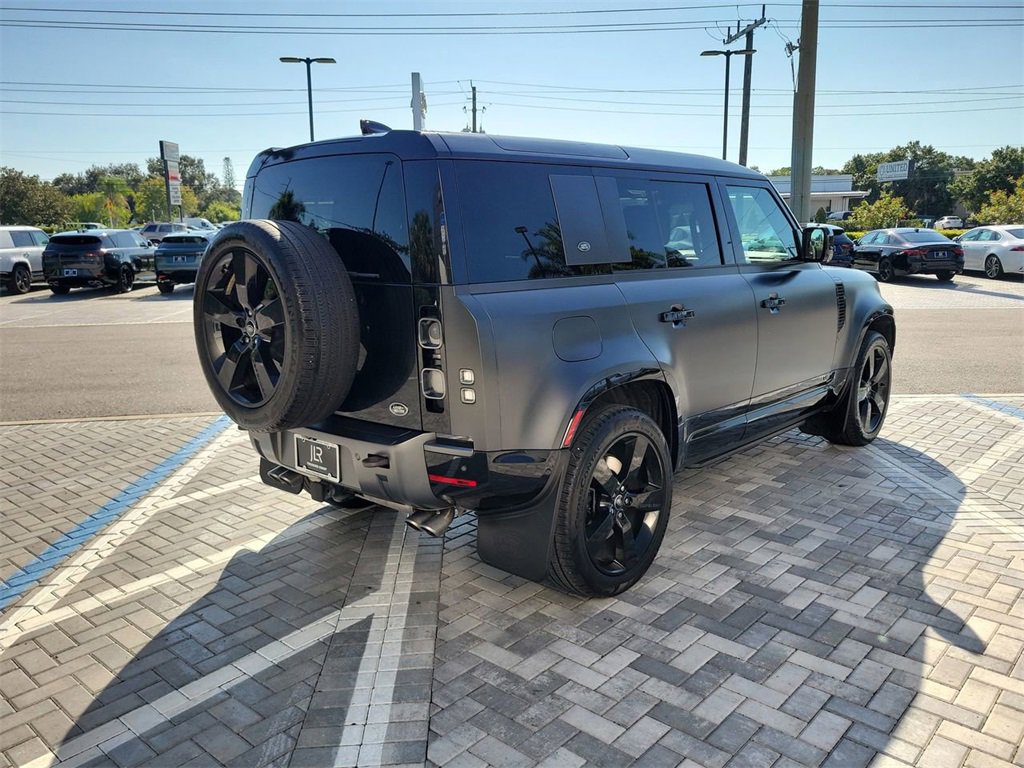 Certified 2023 Land Rover Defender 110 V8 image 5