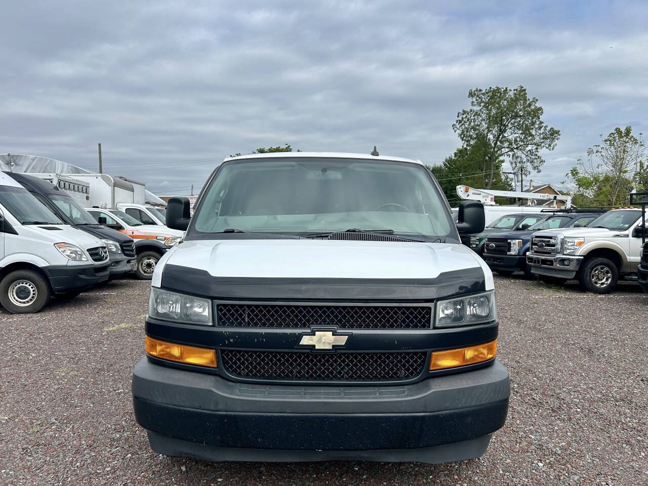 Used 2018 Chevrolet Express 2500 w/ Driver Convenience Package RWD image 8