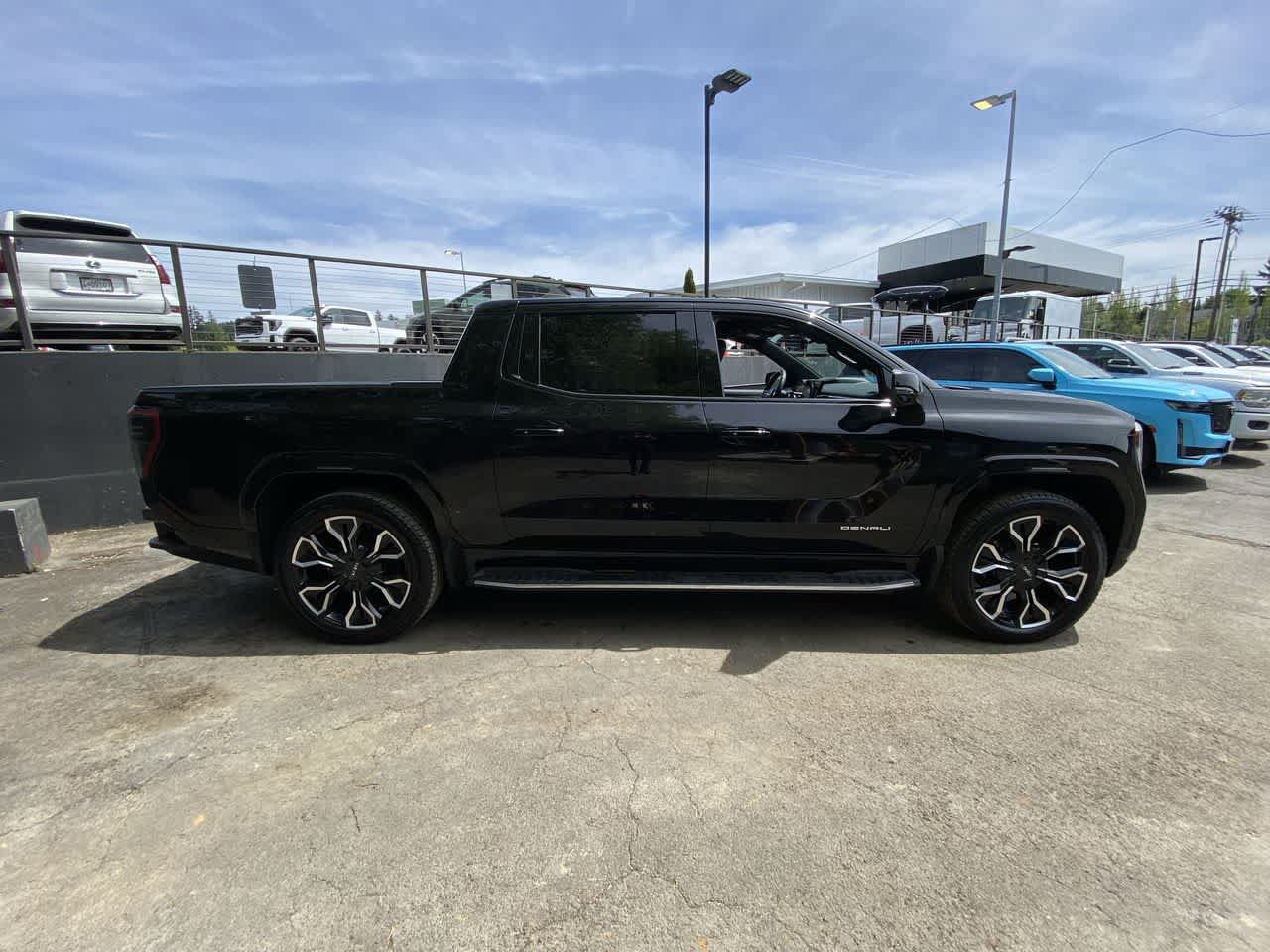 Used 2025 GMC Sierra EV Denali AWD/4WD image 7