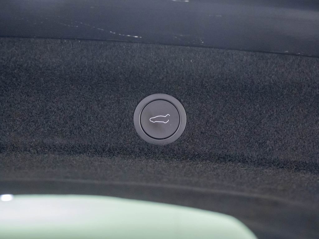 Used 2026 Tesla Model Y 2WD image 32