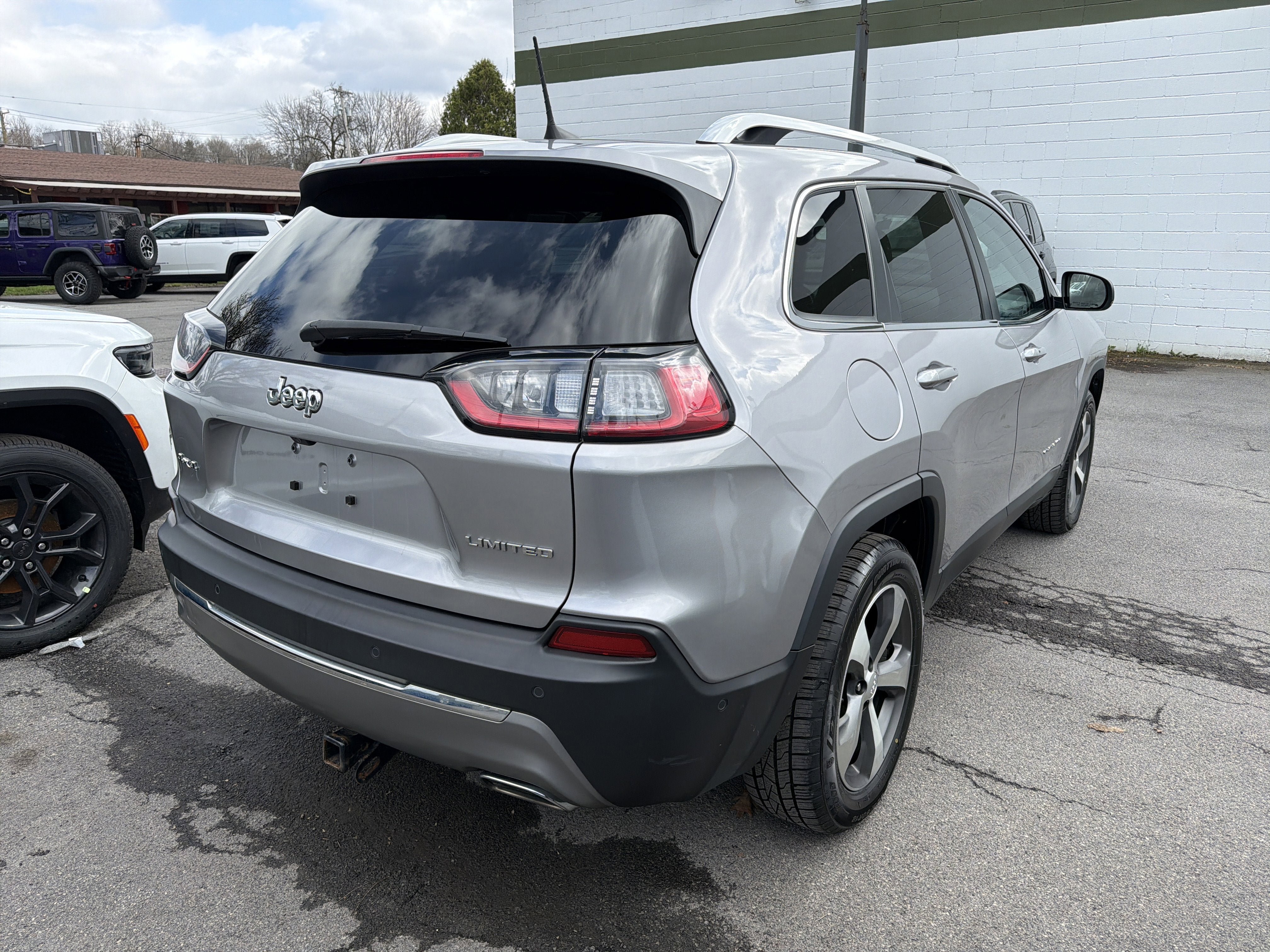 Used 2021 Jeep Cherokee Limited AWD/4WD image 7