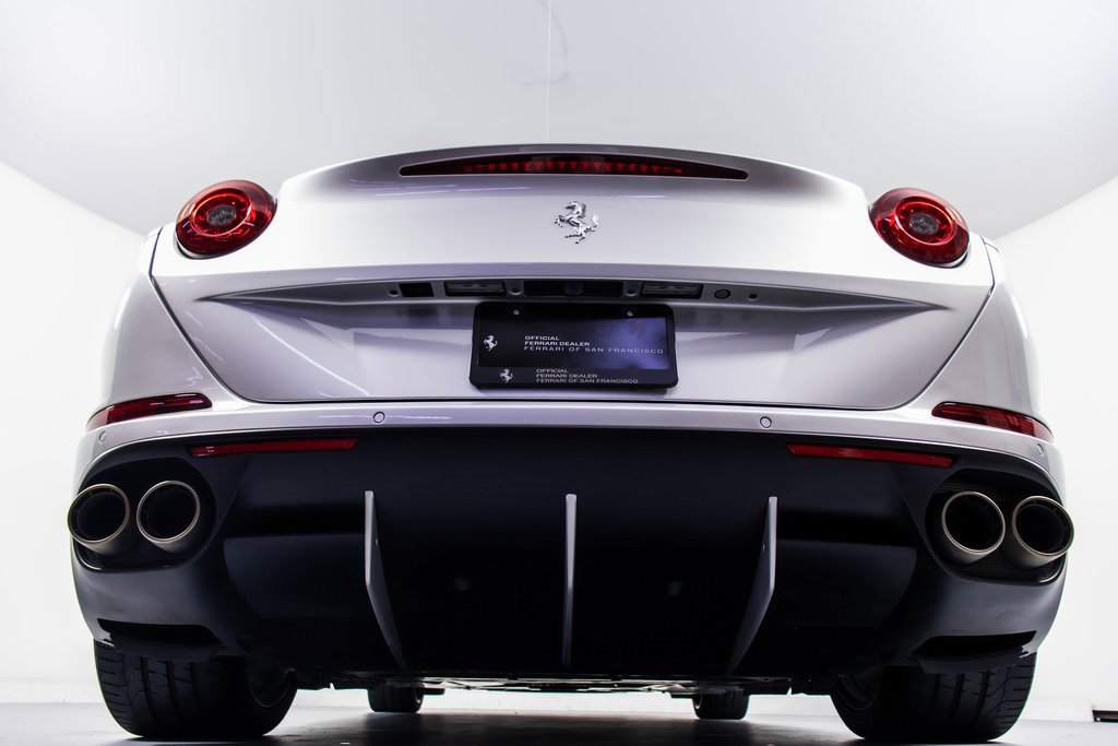 Used 2016 Ferrari California T image 23