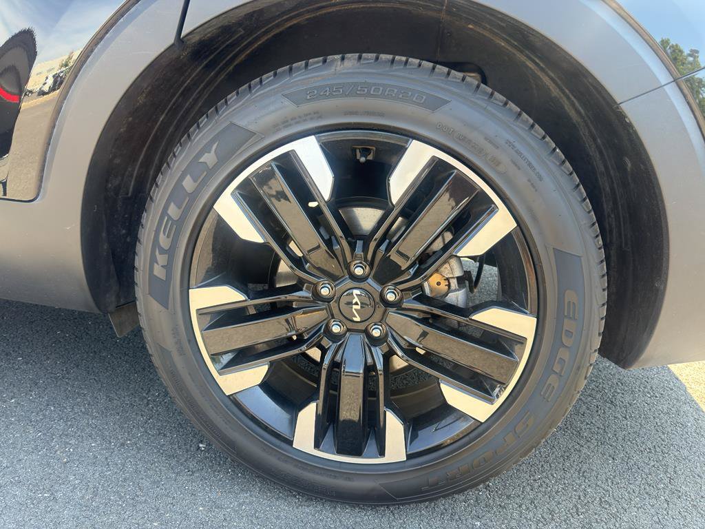 Used 2024 Kia Telluride SX w/ Towing Package FWD image 38