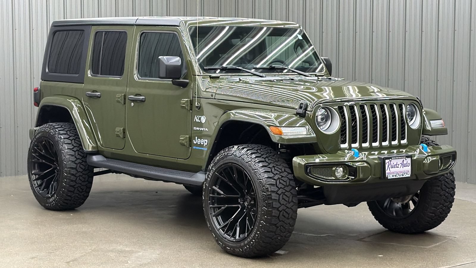 Used 2023 Jeep Wrangler Unlimited Sahara w/ Cold Weather Group AWD/4WD image 7