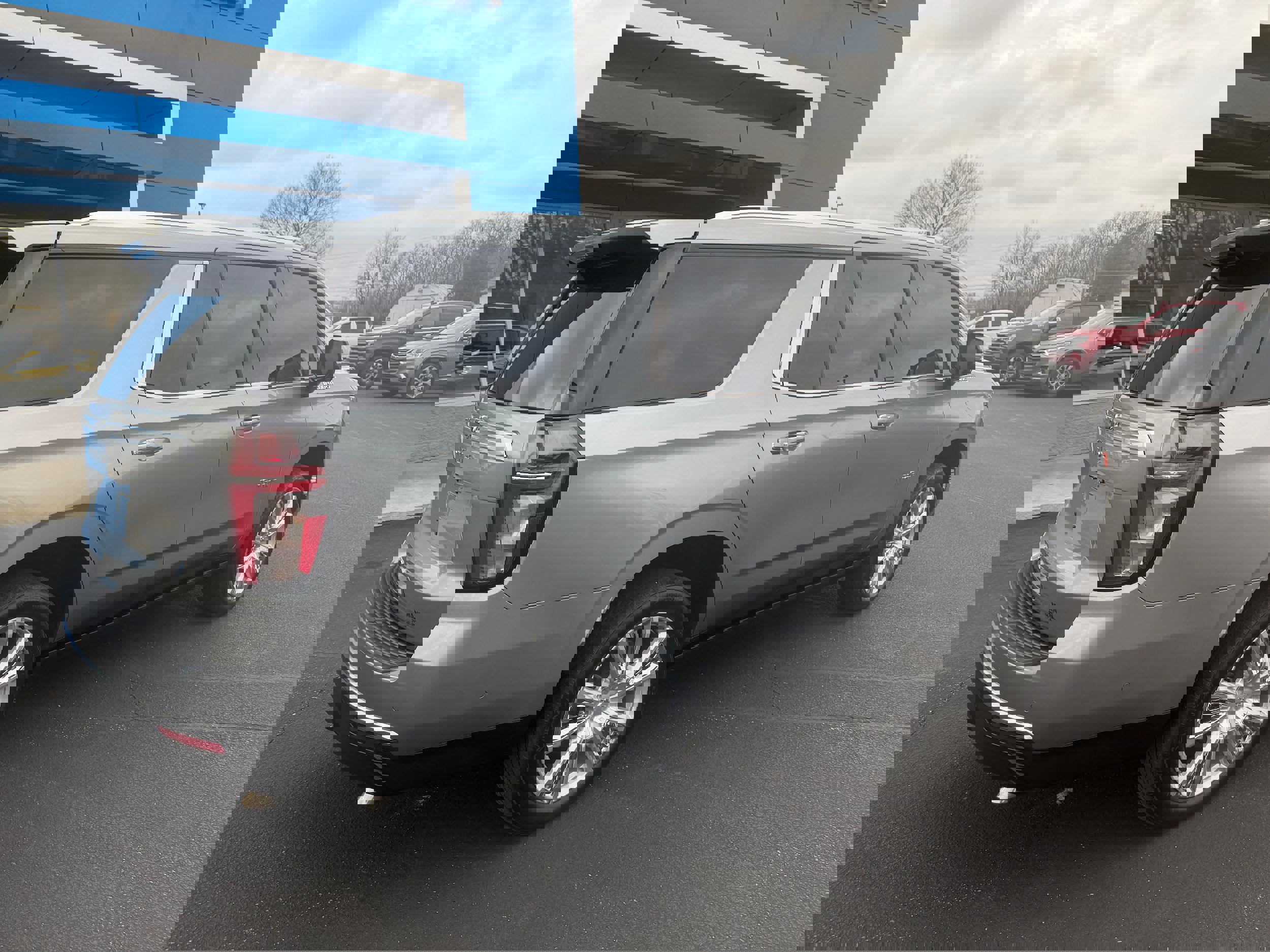 Used 2023 Chevrolet Tahoe High Country w/ Advanced Technology Package image 2