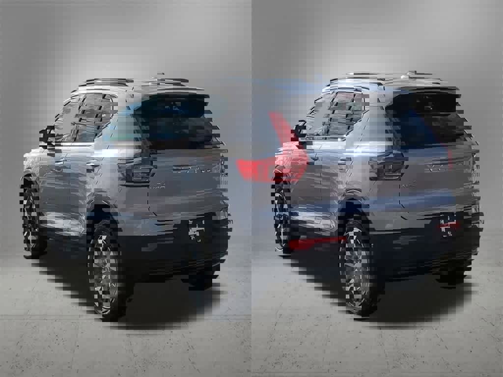 New 2026 Volvo XC40 B5 Plus w/ Protection Package Premier image 4