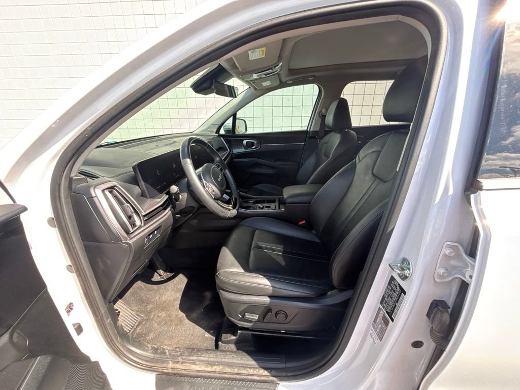Used 2024 Kia Sorento EX w/ Panoramic Sunroof Package FWD image 4
