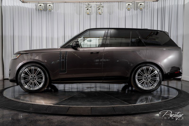 Used 2025 Land Rover Range Rover SE image 6