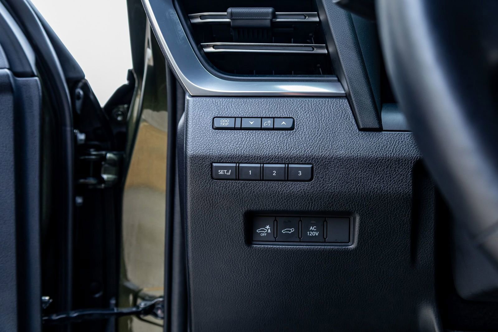 Used 2024 Lexus GX 550 w/ Accessory Package (2T) AWD/4WD image 22