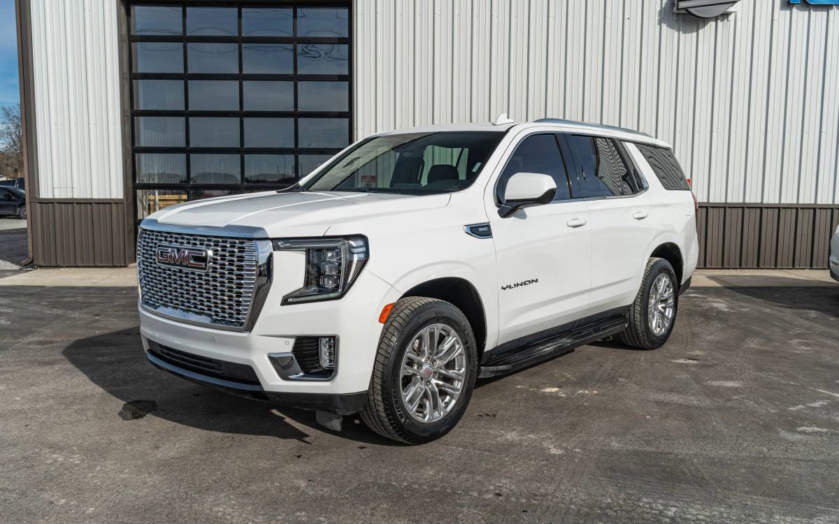 Used 2024 GMC Yukon SLE w/ Max Trailering Package AWD/4WD image 1