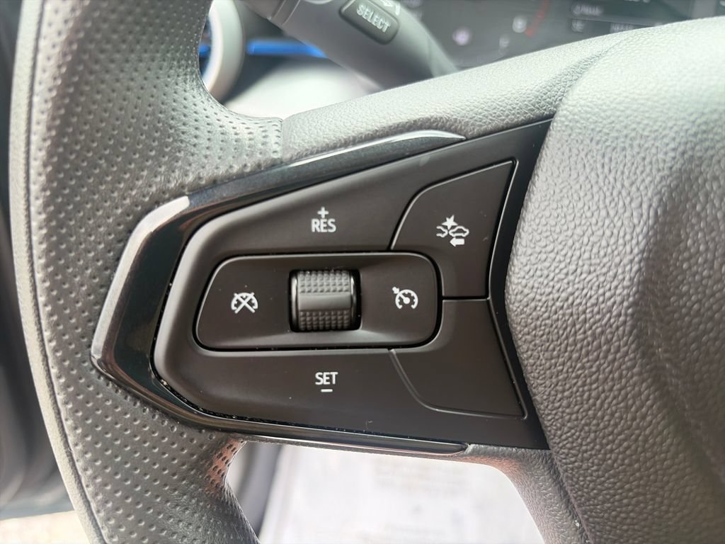 Used 2025 Chevrolet Trax LS w/ LS Convenience Package FWD image 32