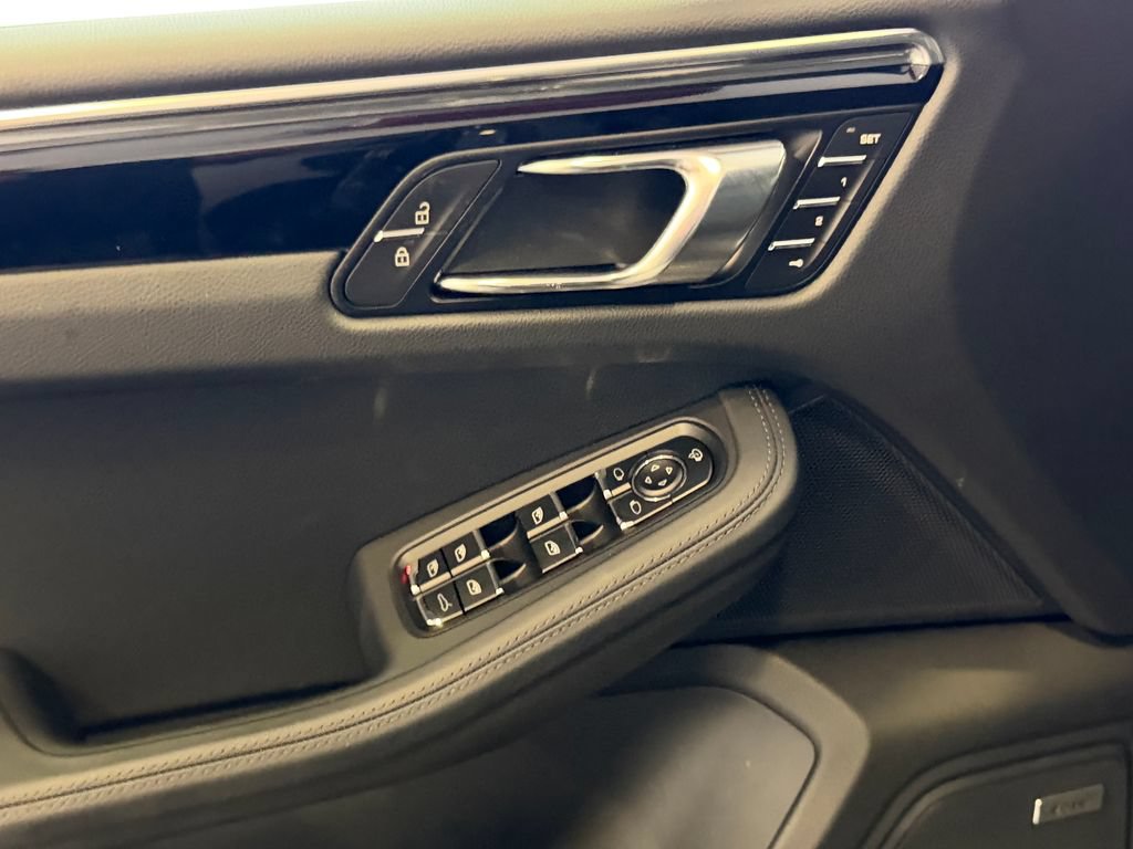 Certified 2026 Porsche Macan AWD/4WD image 14