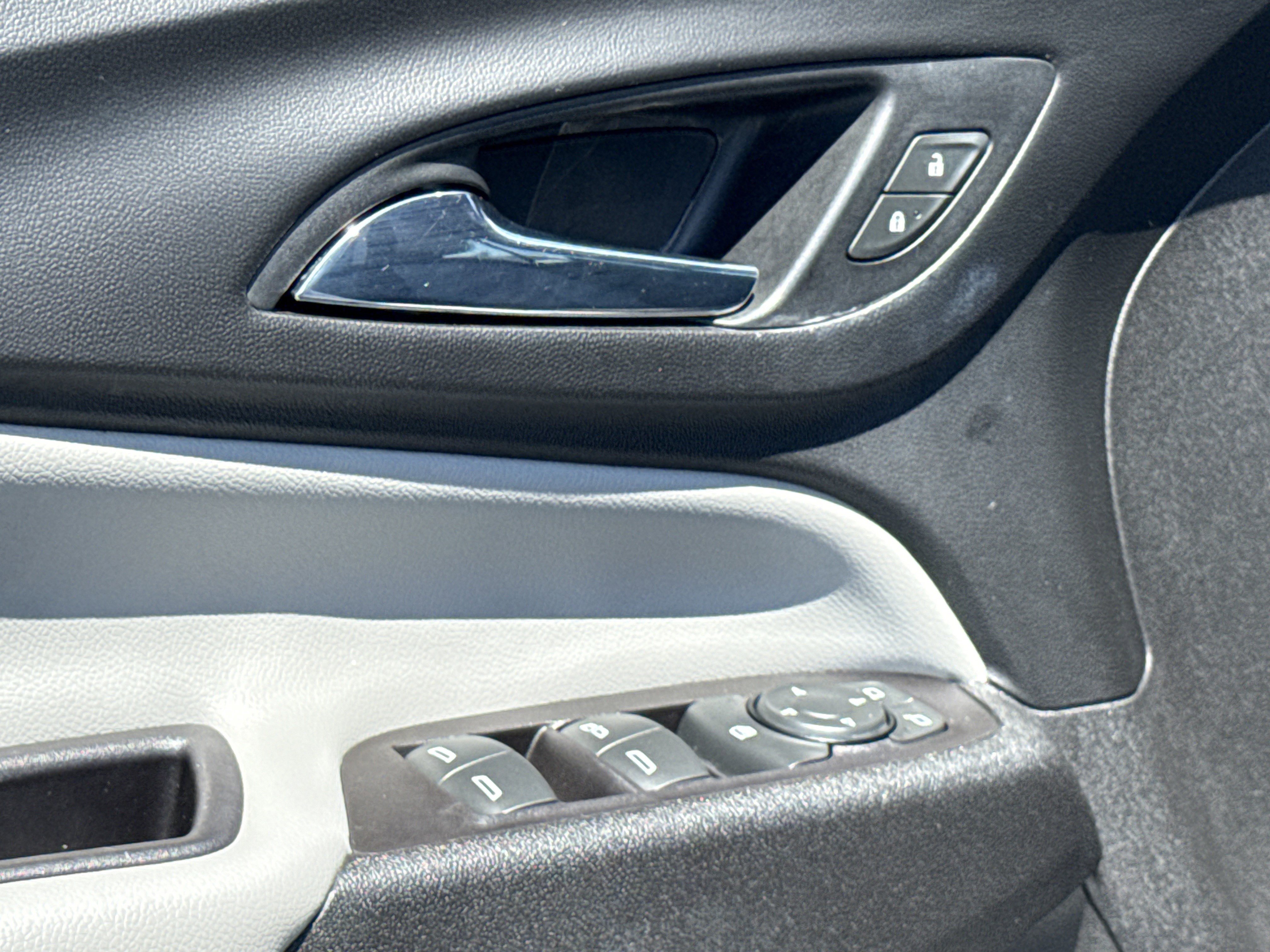 Used 2020 Chevrolet Equinox Premier FWD image 15