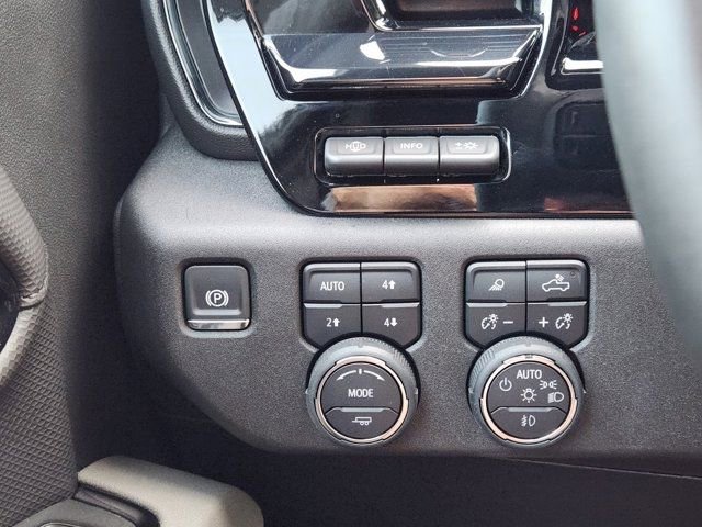 Used 2025 Chevrolet Silverado 2500 ZR2 w/ Technology Package image 24
