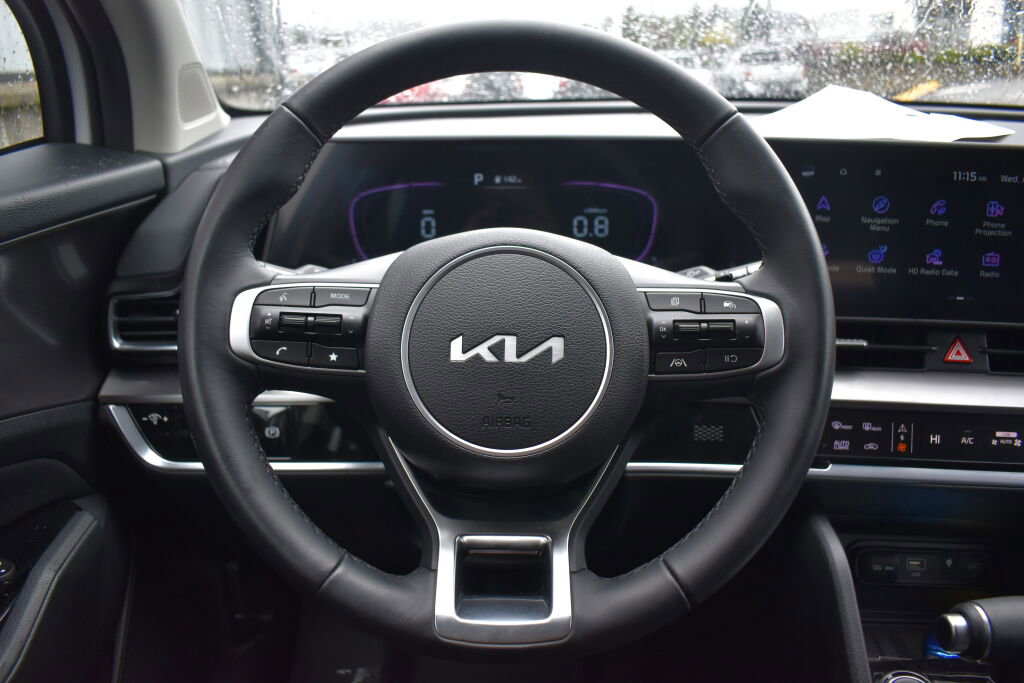 Used 2025 Kia Sportage EX image 9
