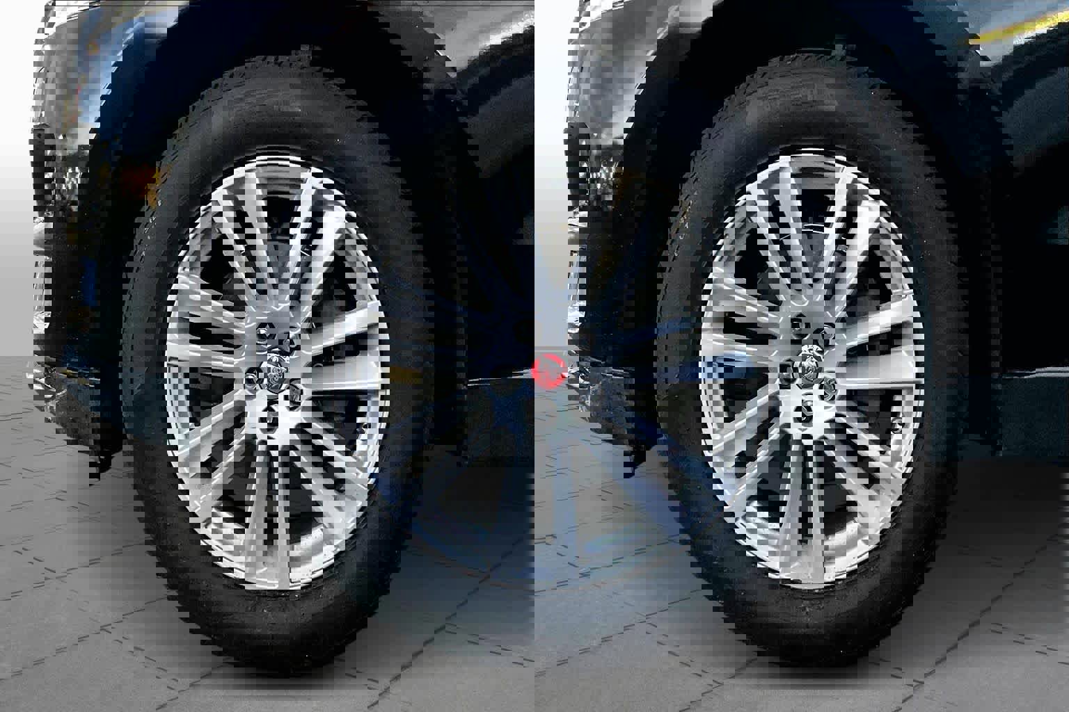 Used 2018 Jaguar F-PACE Prestige image 9