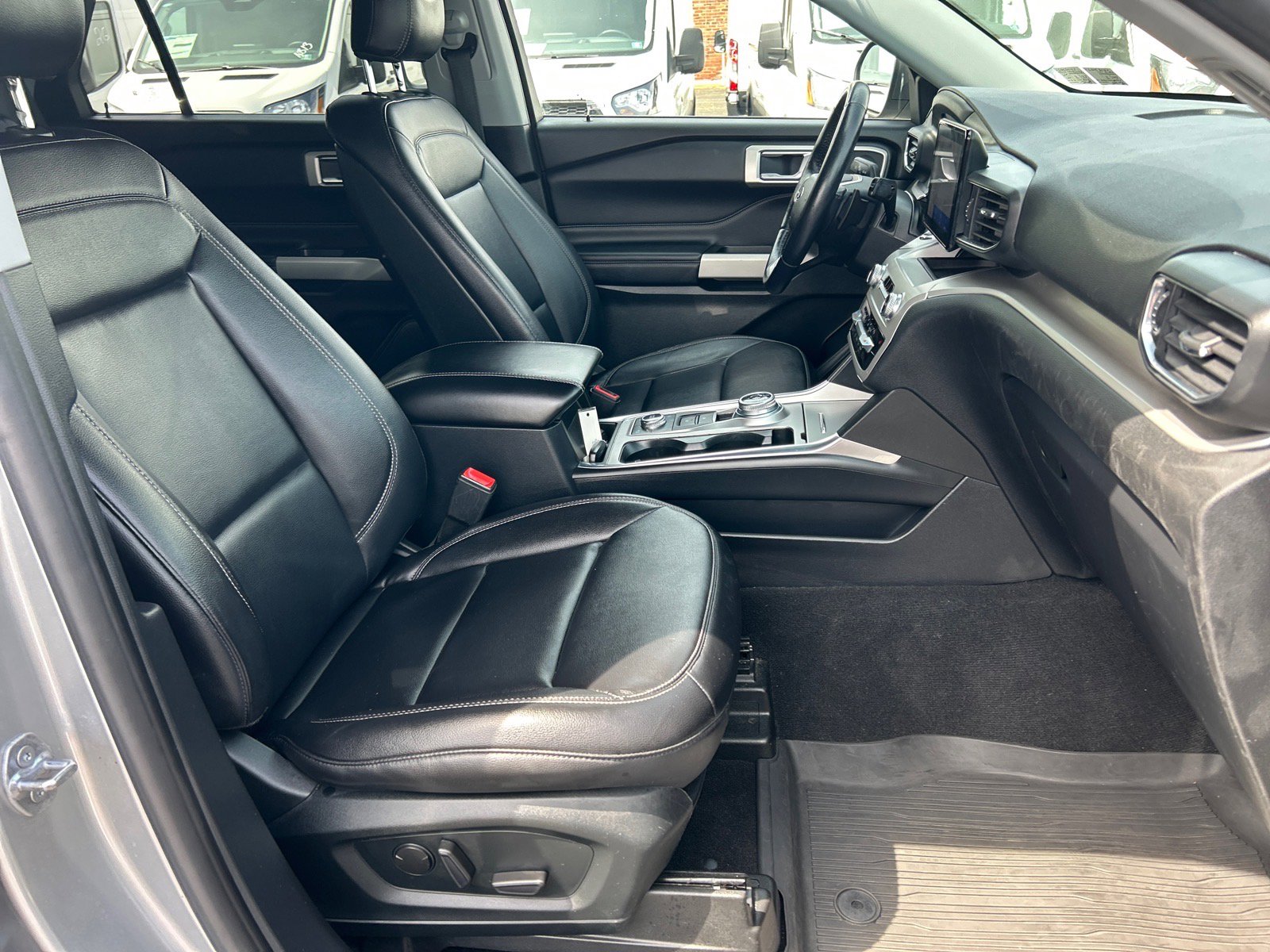 Certified 2020 Ford Explorer XLT w/ Equipment Group 202A AWD/4WD image 20