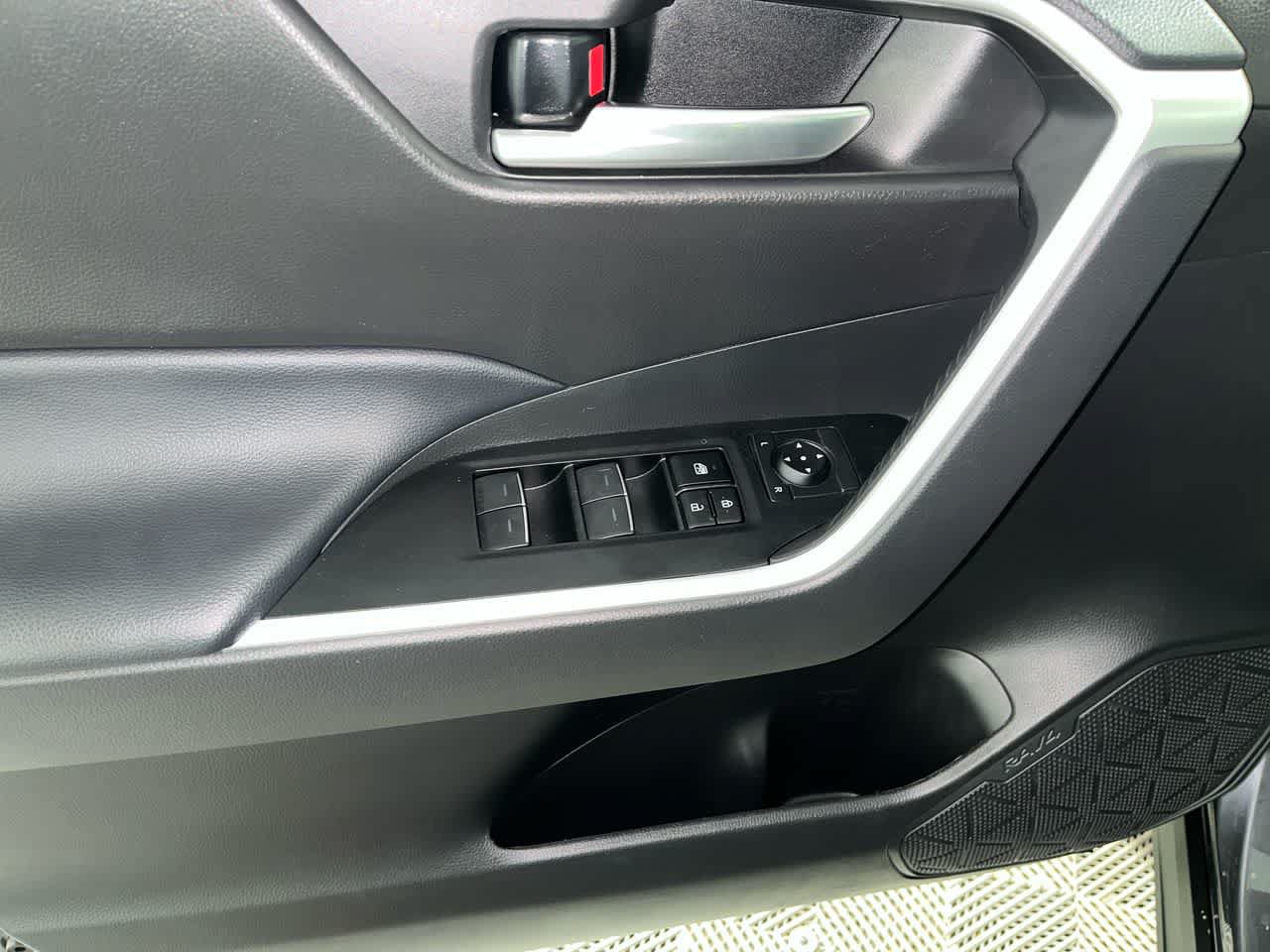 Used 2023 Toyota RAV4 XLE AWD/4WD image 13