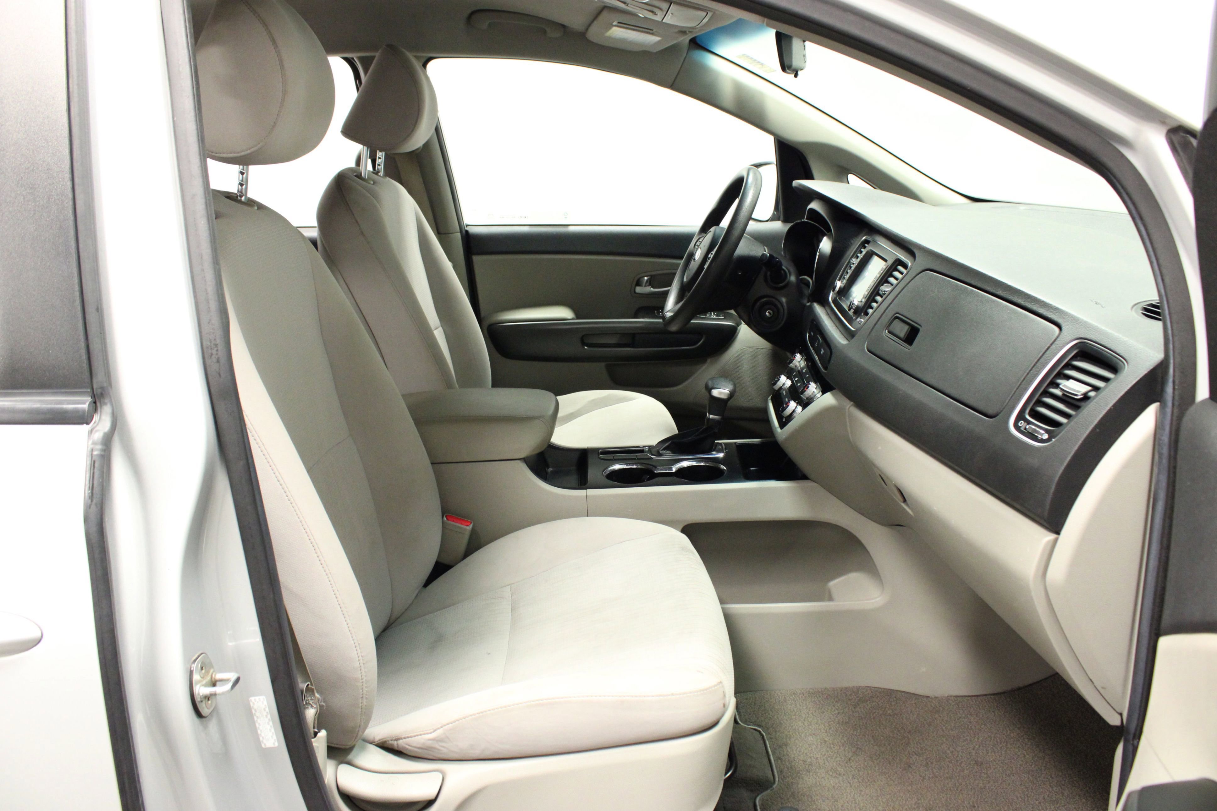 Used 2019 Kia Sedona L image 15