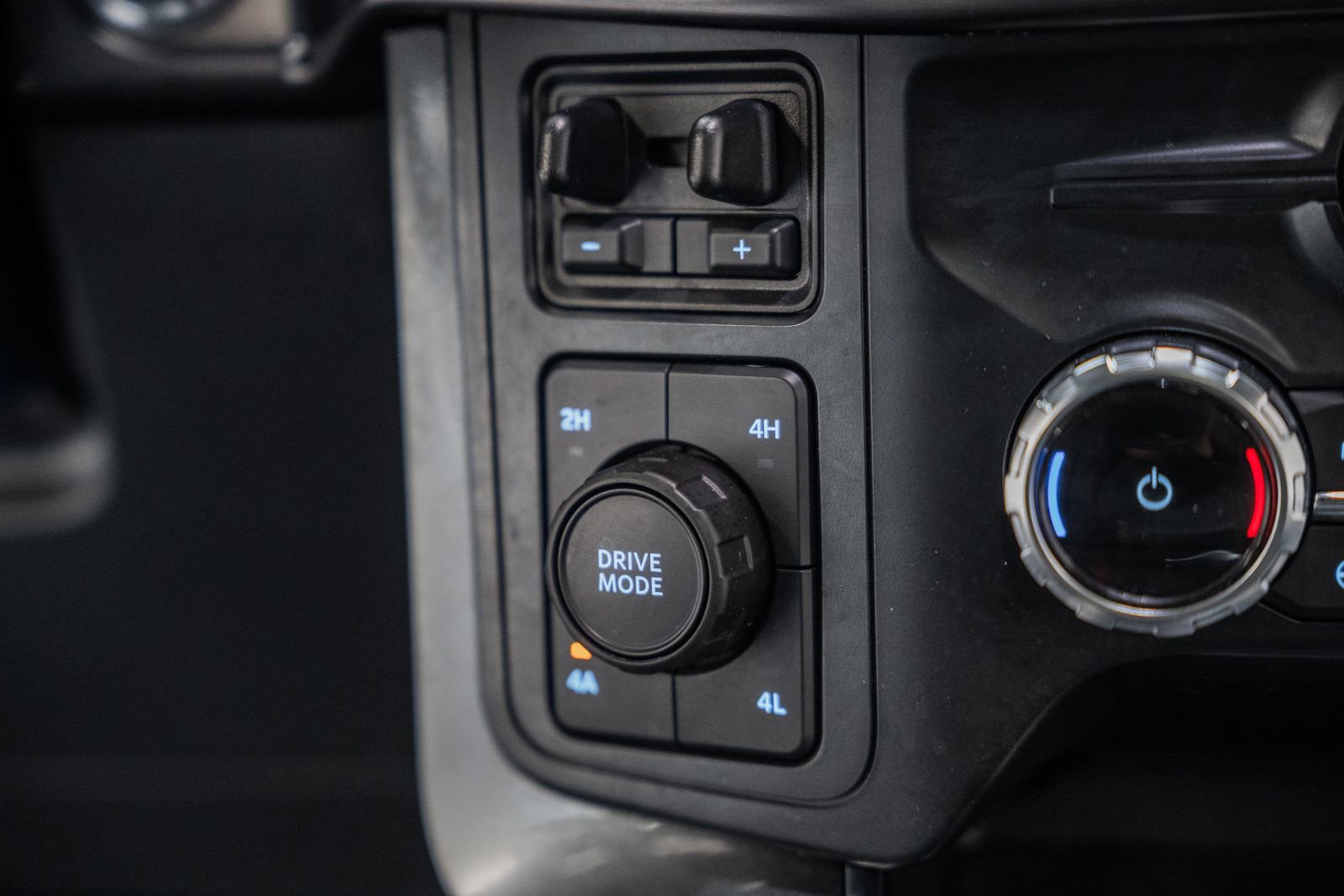 Used 2023 Ford F150 Lariat w/ Equipment Group 502A High image 28