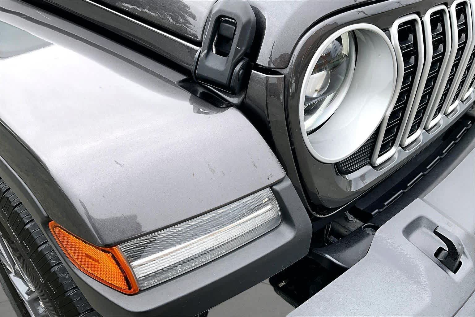 Used 2025 Jeep Wrangler Unlimited Sahara AWD/4WD image 28