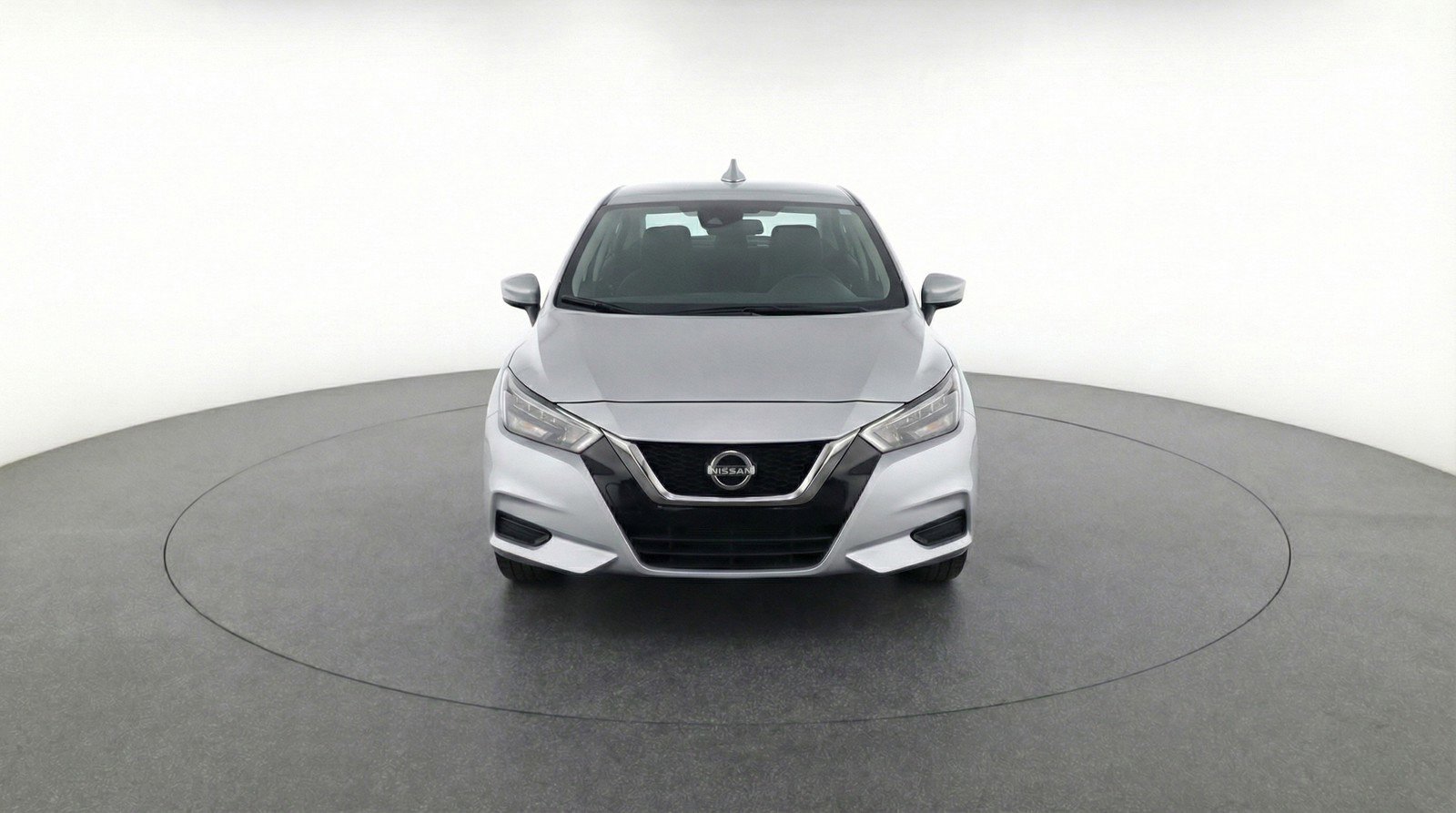 Used 2025 Nissan Versa SV image 2