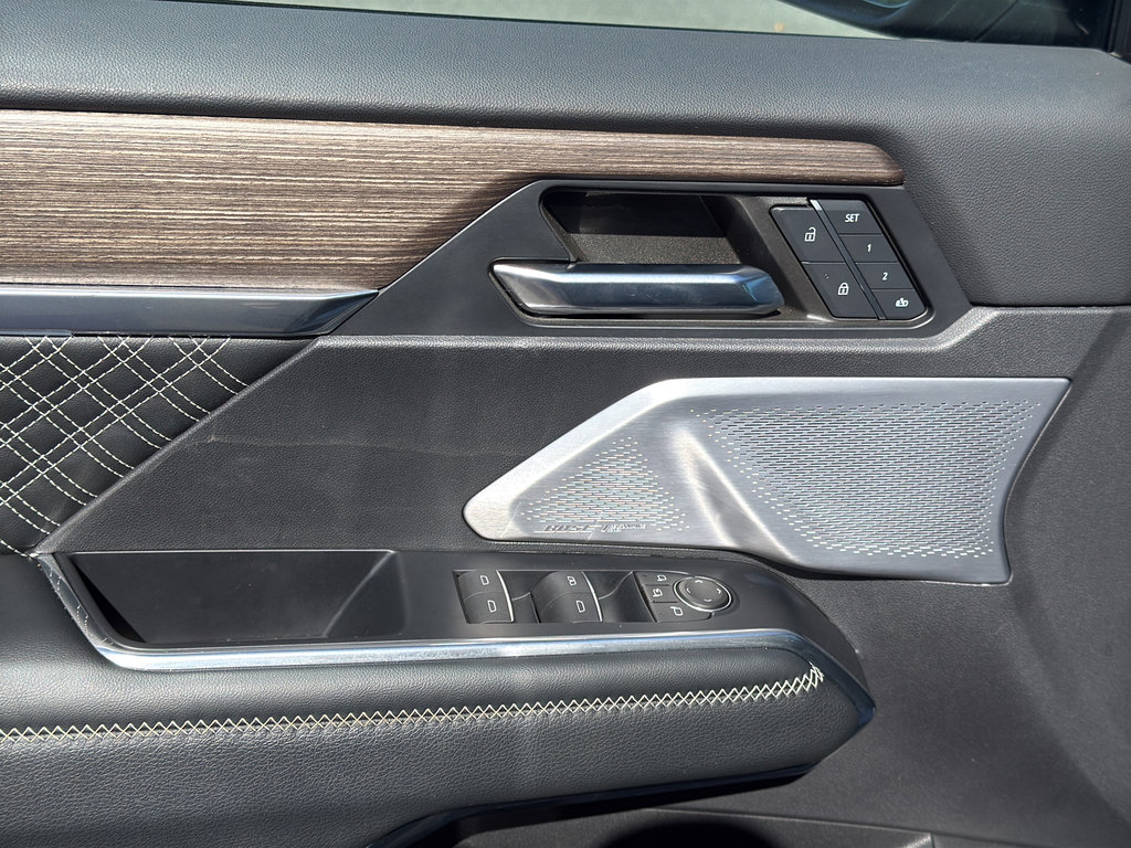 Used 2024 GMC Acadia Denali w/ Super Cruise Package image 9