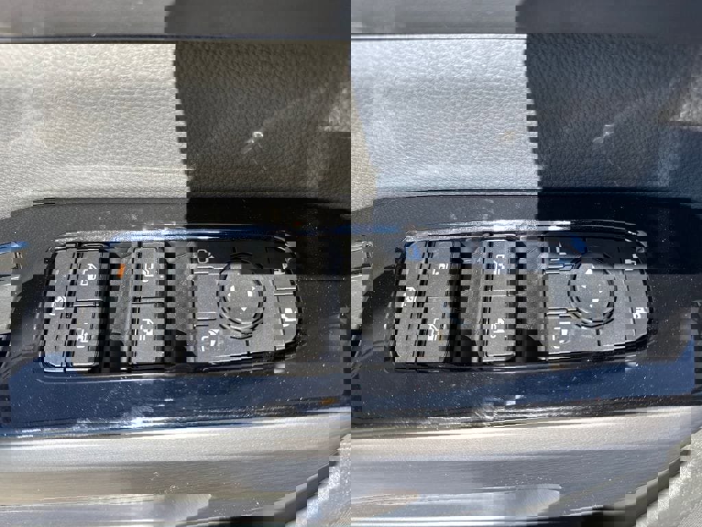 New 2026 Nissan Pathfinder SL image 17