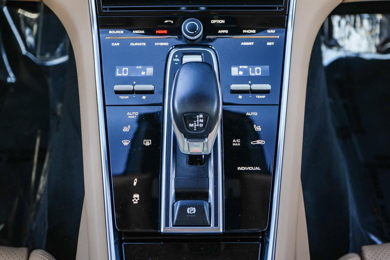 Used 2019 Porsche Panamera 4 AWD/4WD image 18