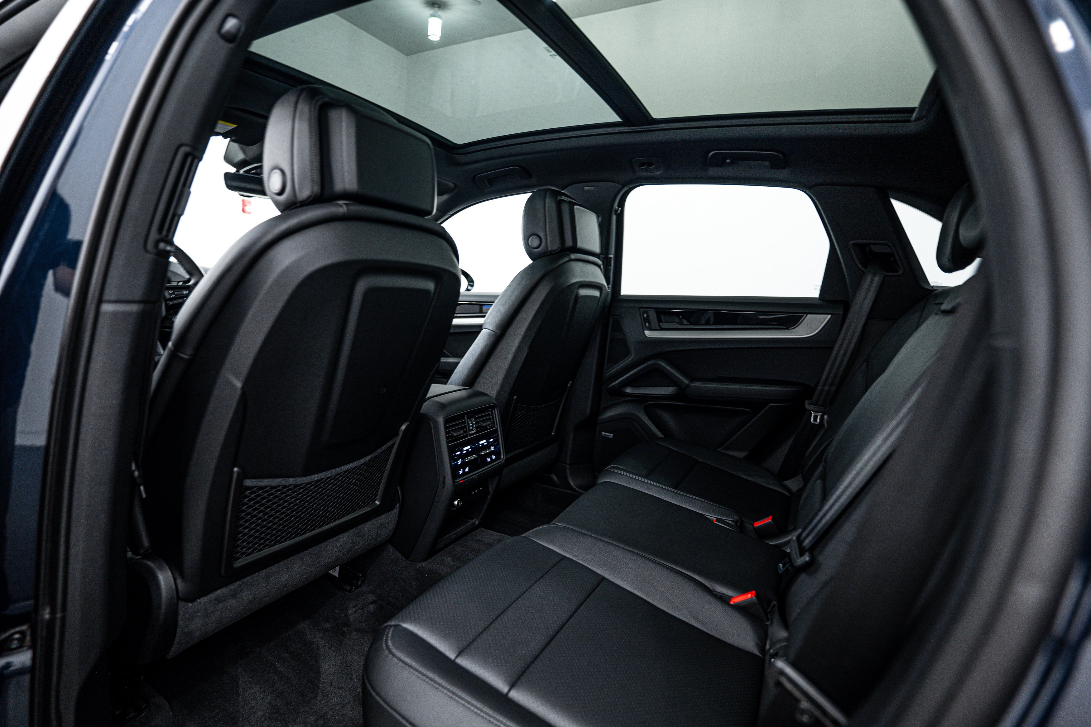 Certified 2025 Porsche Cayenne image 22