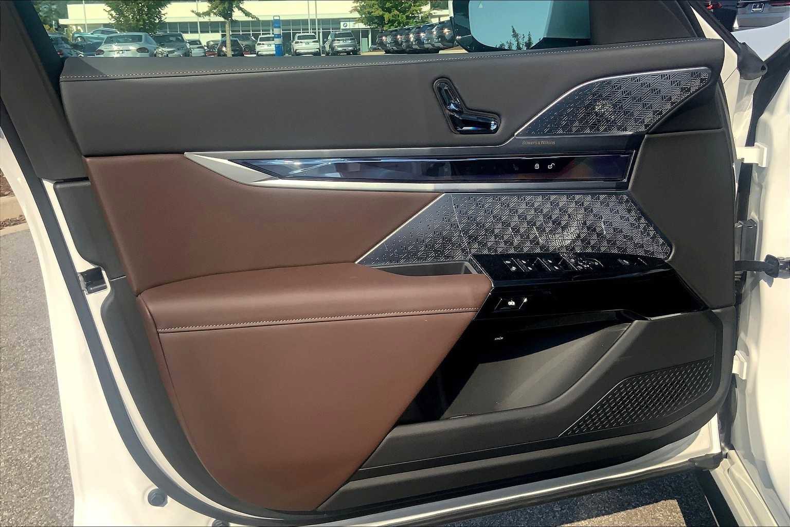 New 2026 BMW 750e xDrive w/ Executive Package image 10