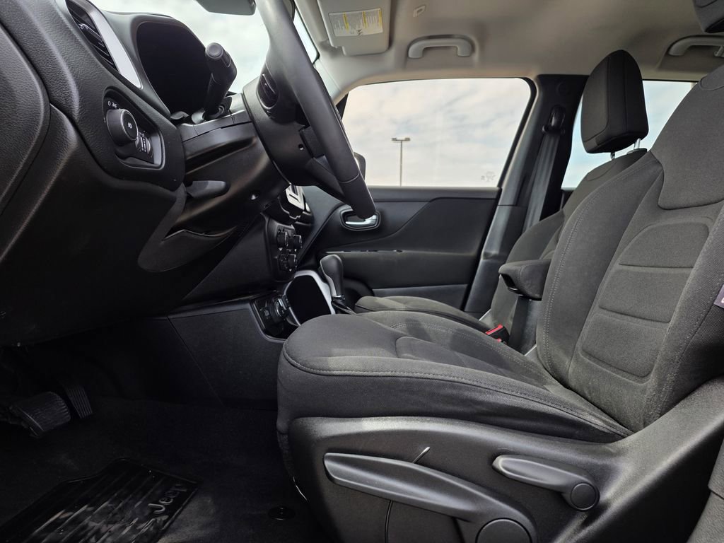 Used 2018 Jeep Renegade Latitude image 11