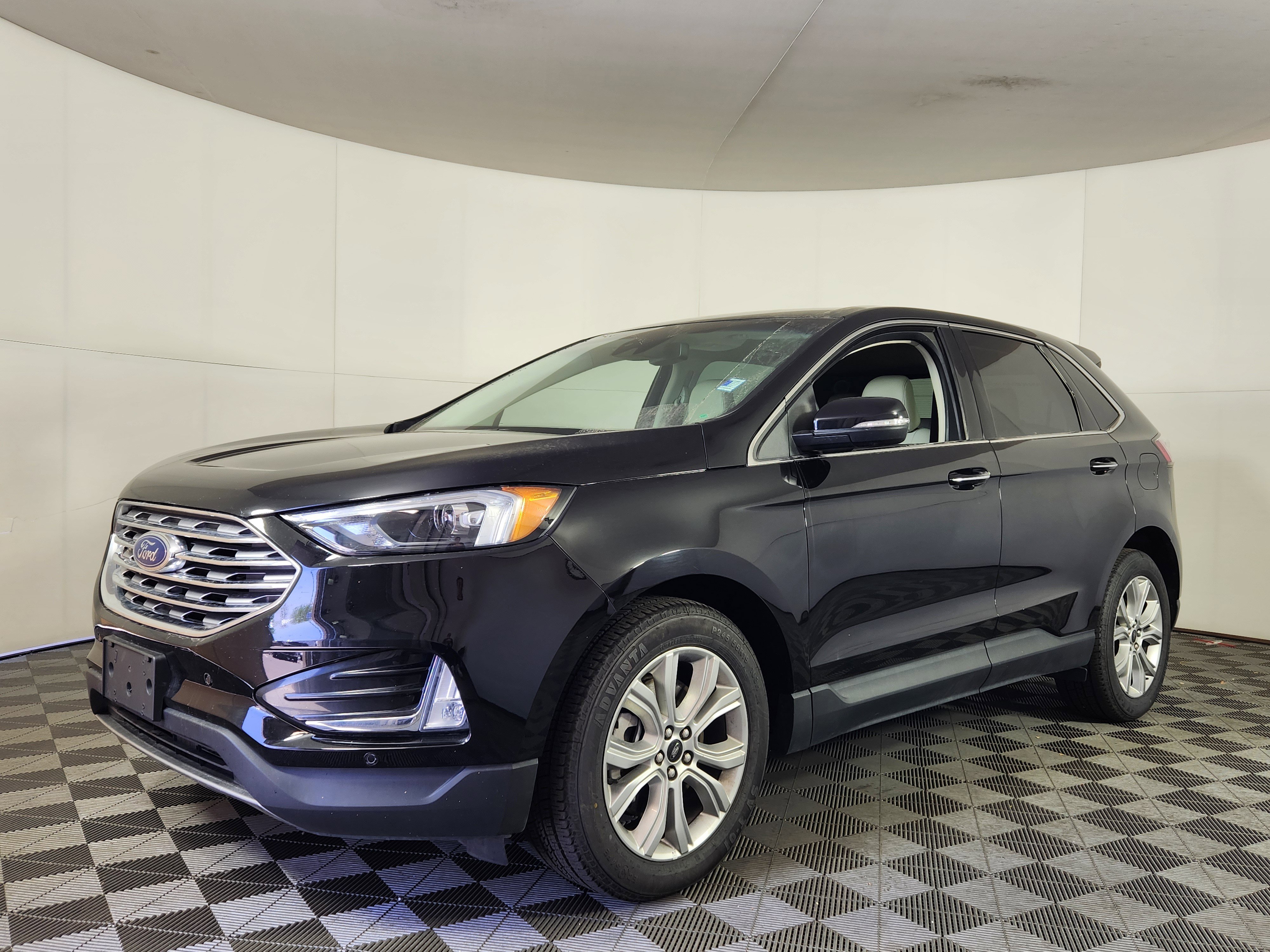 Used 2023 Ford Edge Titanium AWD/4WD image 3
