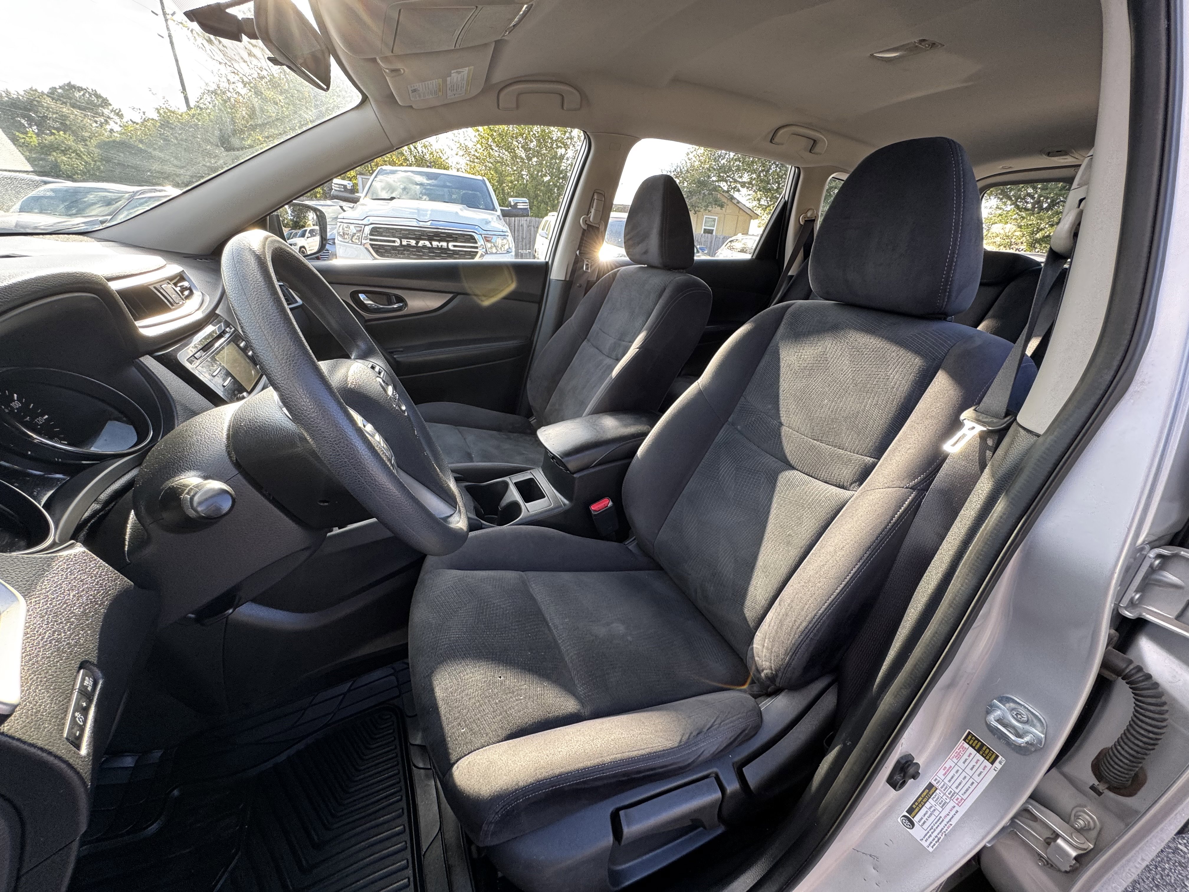 Used 2016 Nissan Rogue S FWD image 11