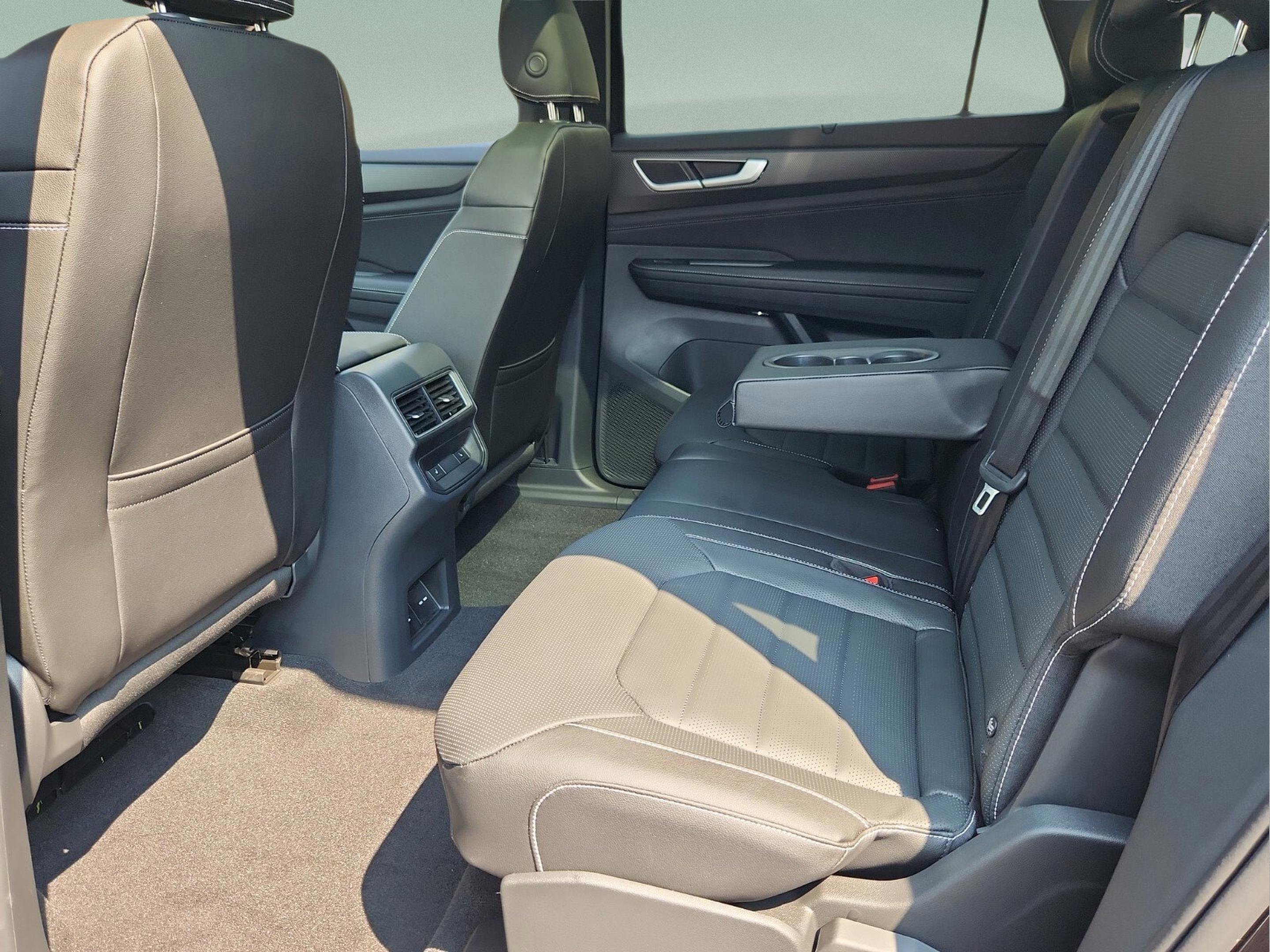 New 2026 Volkswagen Atlas Cross Sport SEL R-Line image 9