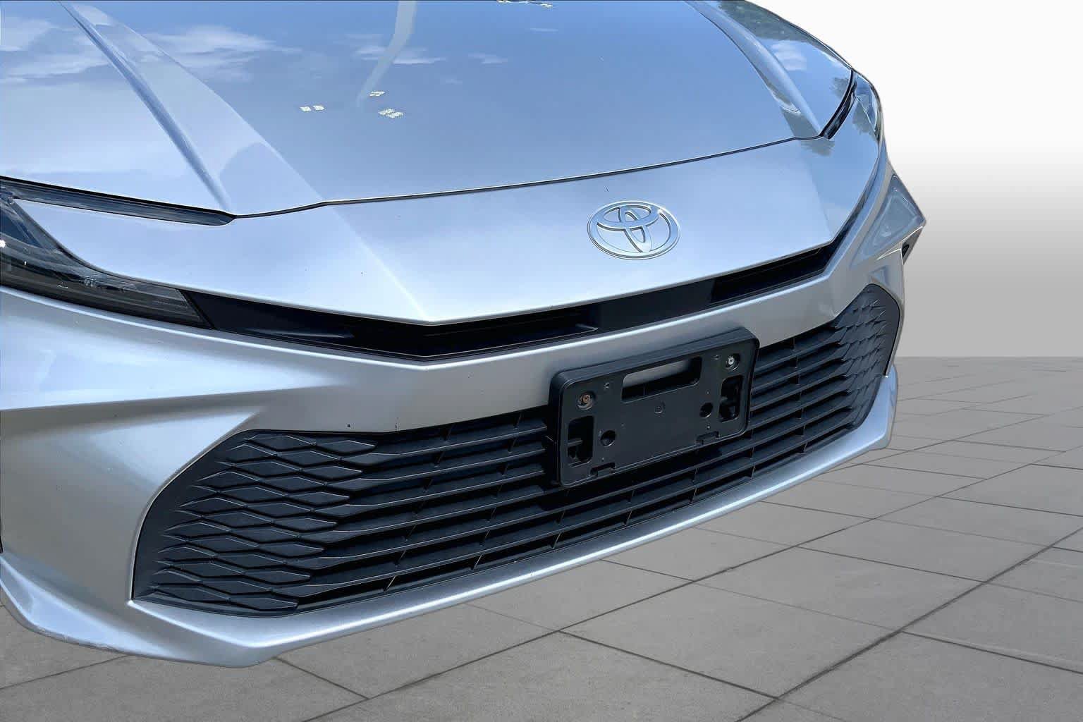 Used 2025 Toyota Camry LE FWD image 31
