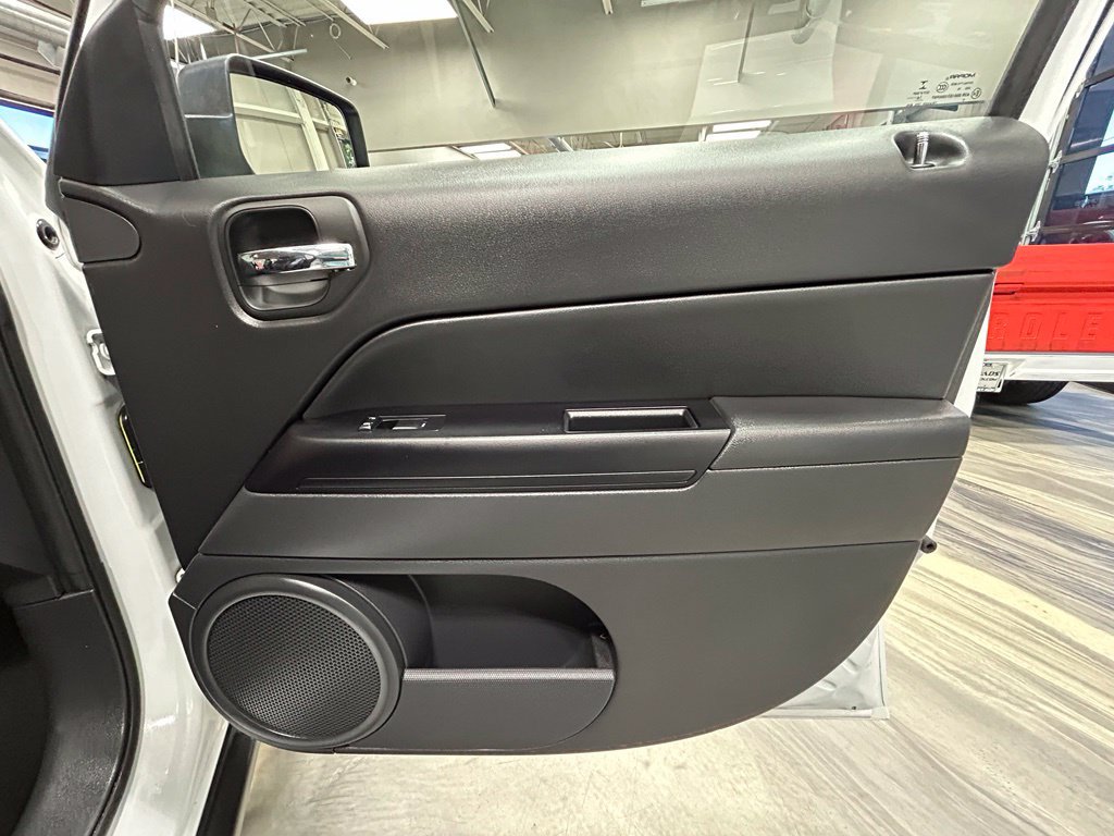 Used 2017 Jeep Patriot High Altitude AWD/4WD image 39