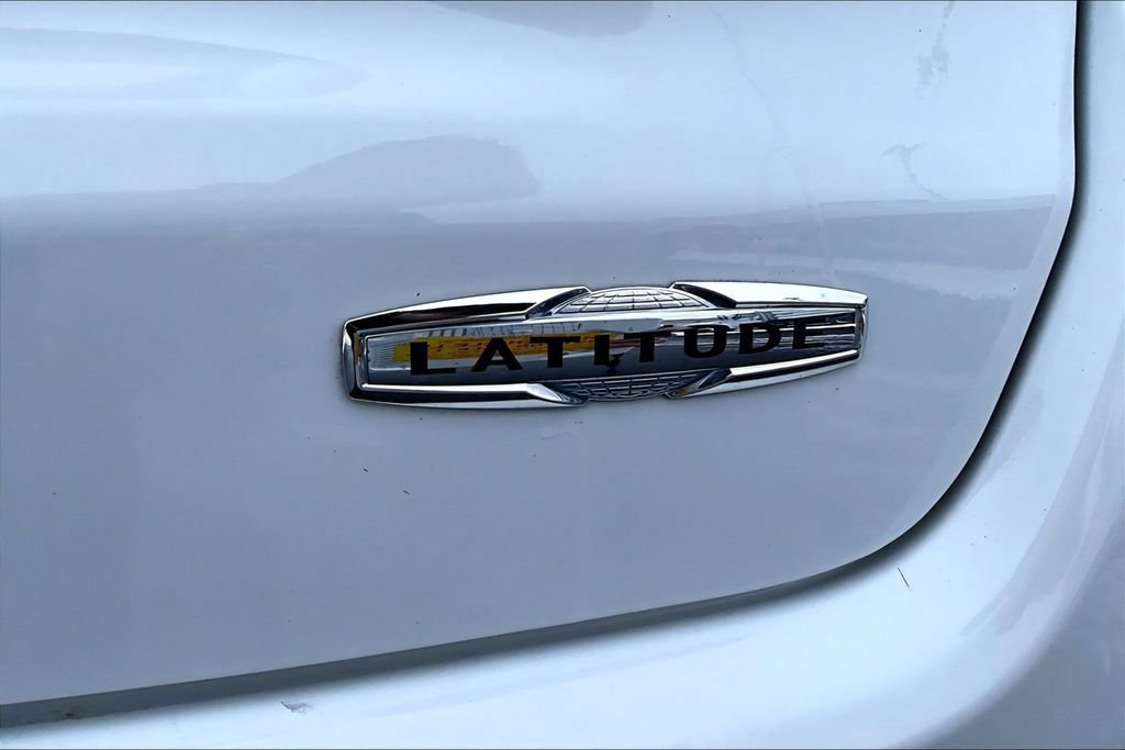Used 2024 Jeep Compass Latitude image 8