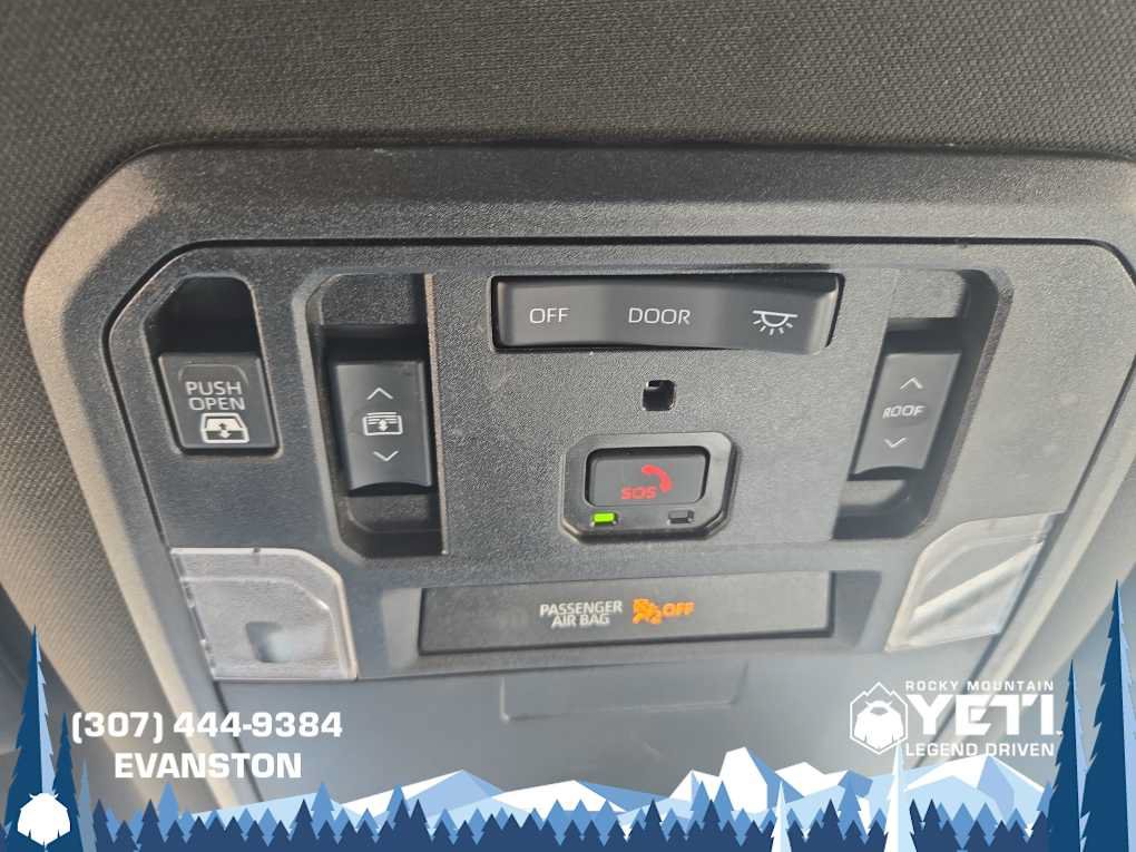 Used 2025 Toyota Tundra Limited AWD/4WD image 32