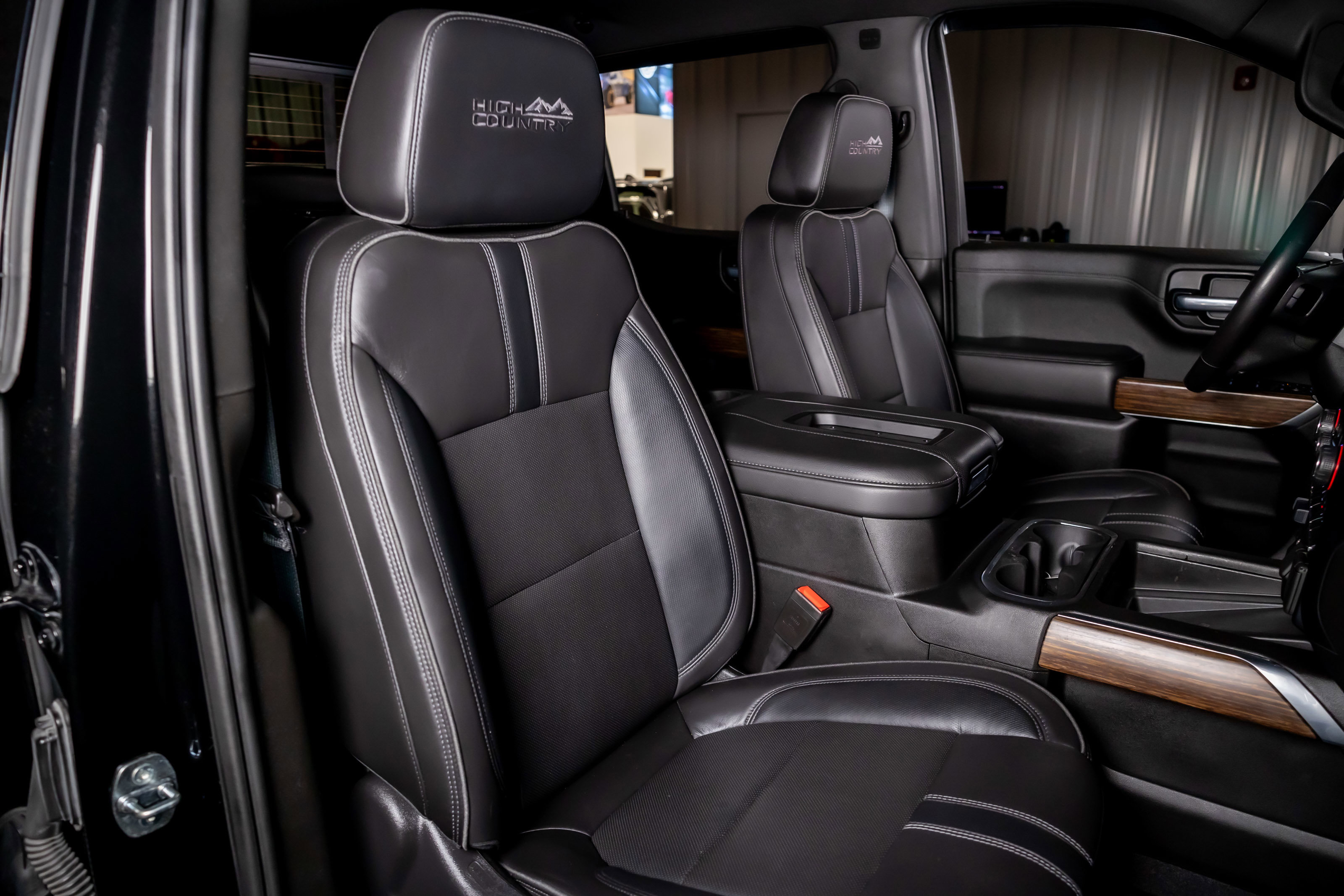 Used 2021 Chevrolet Silverado 1500 High Country w/ Technology Package image 21